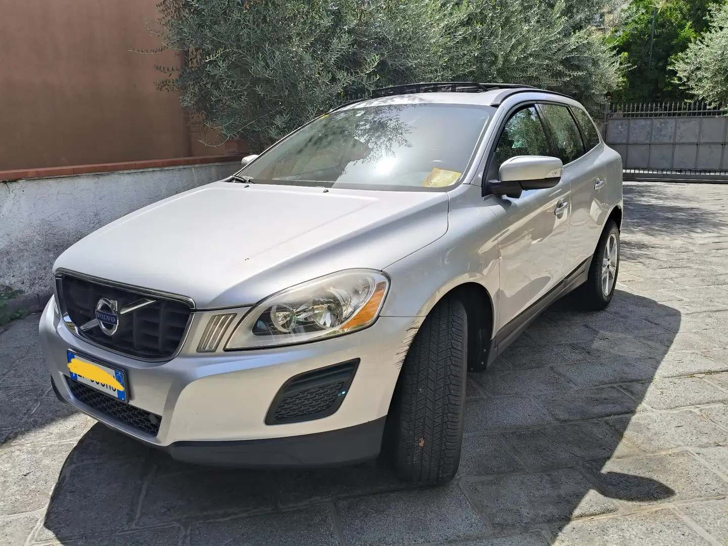 Volvo XC60 2.4 d4 (d3) Momentum awd 163cv geartronic - 1