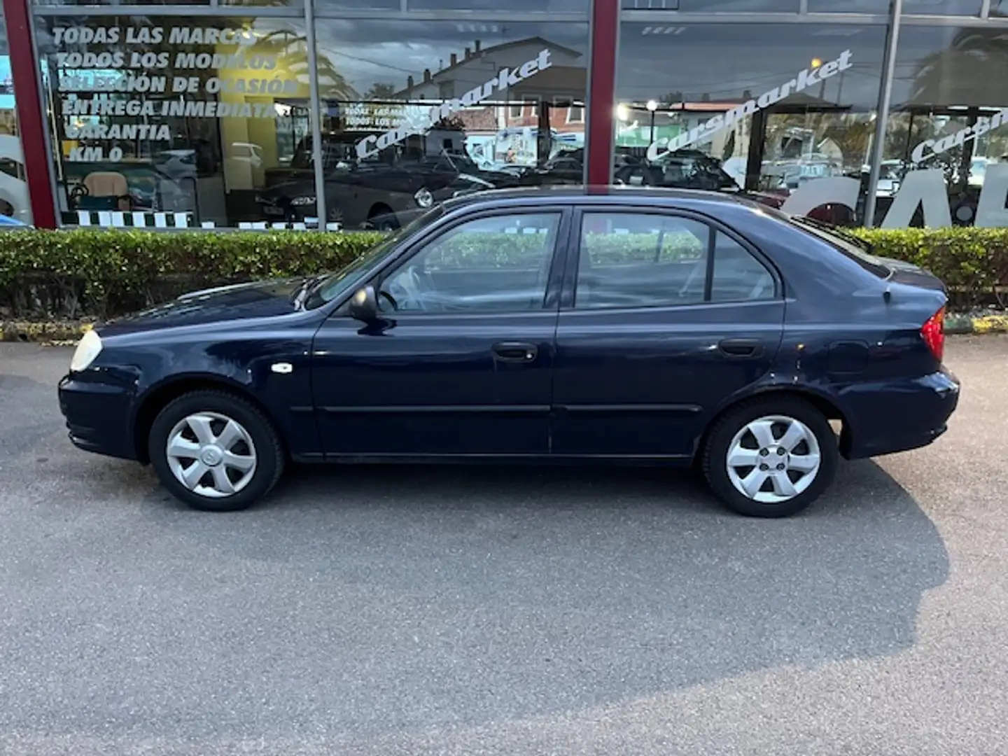 Hyundai ACCENT 1.3i GL Negro - 2