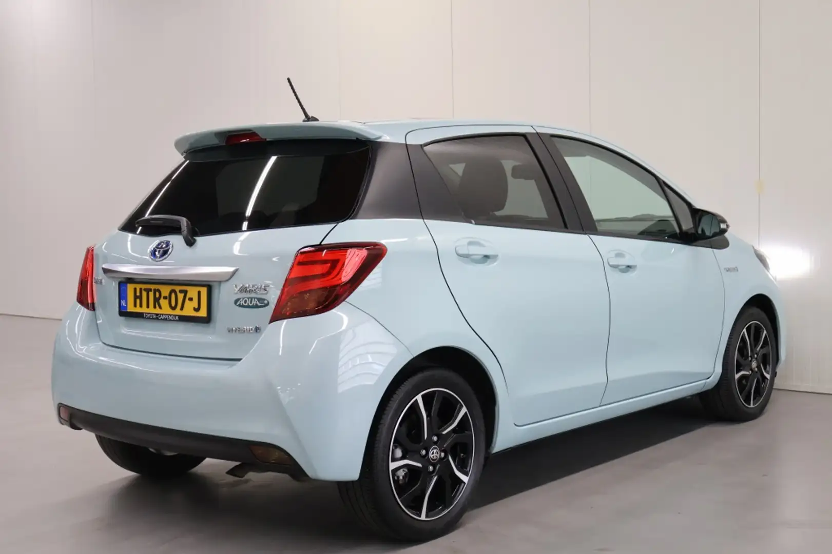 Toyota Yaris 1.5 Hybrid Aqua Edition Blauw - 2