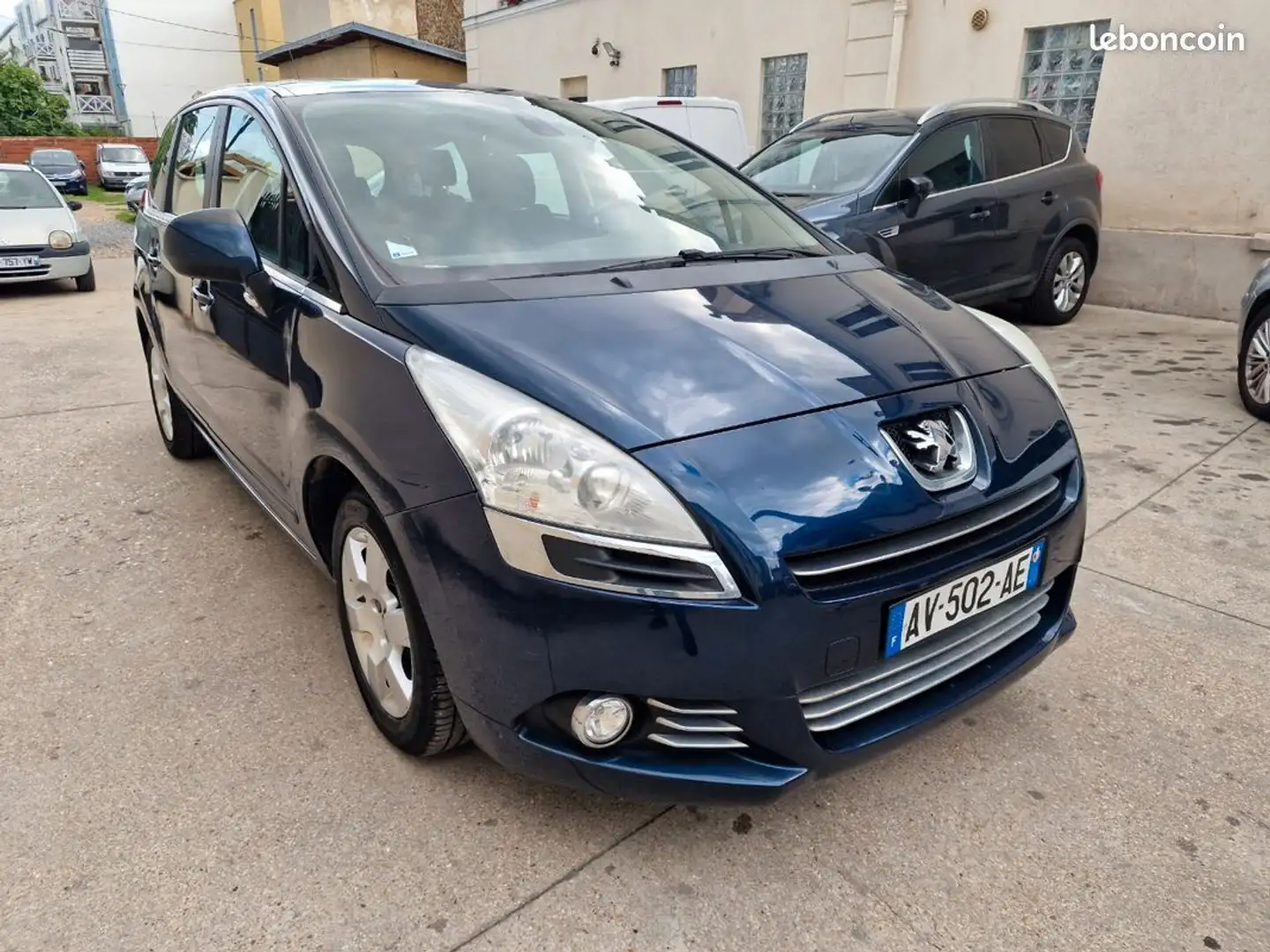 Peugeot 5008 1.6 hdi 110ch 7places édition lancement pack Blau - 2