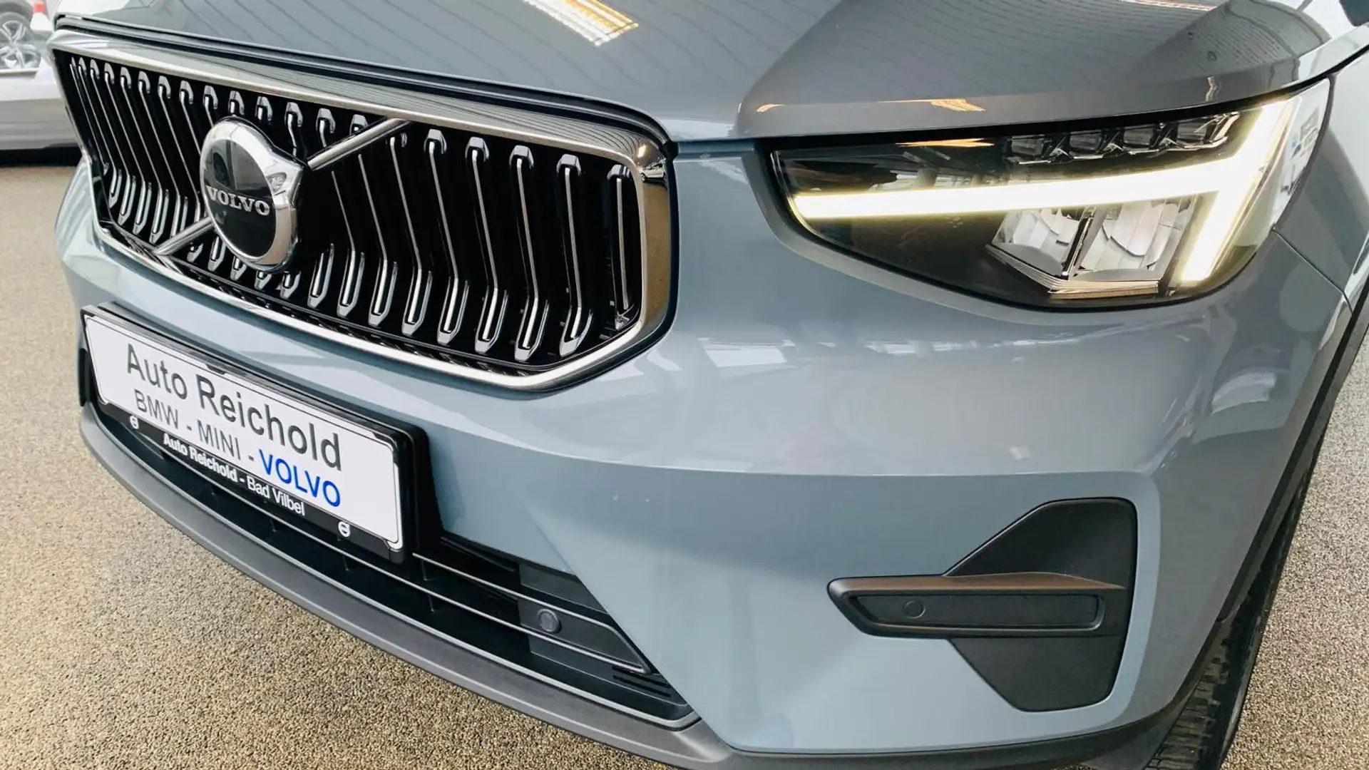 Volvo XC40 T4 Aut. Recharge PHEV Navi LED RCam Sitzhzg Grau - 2