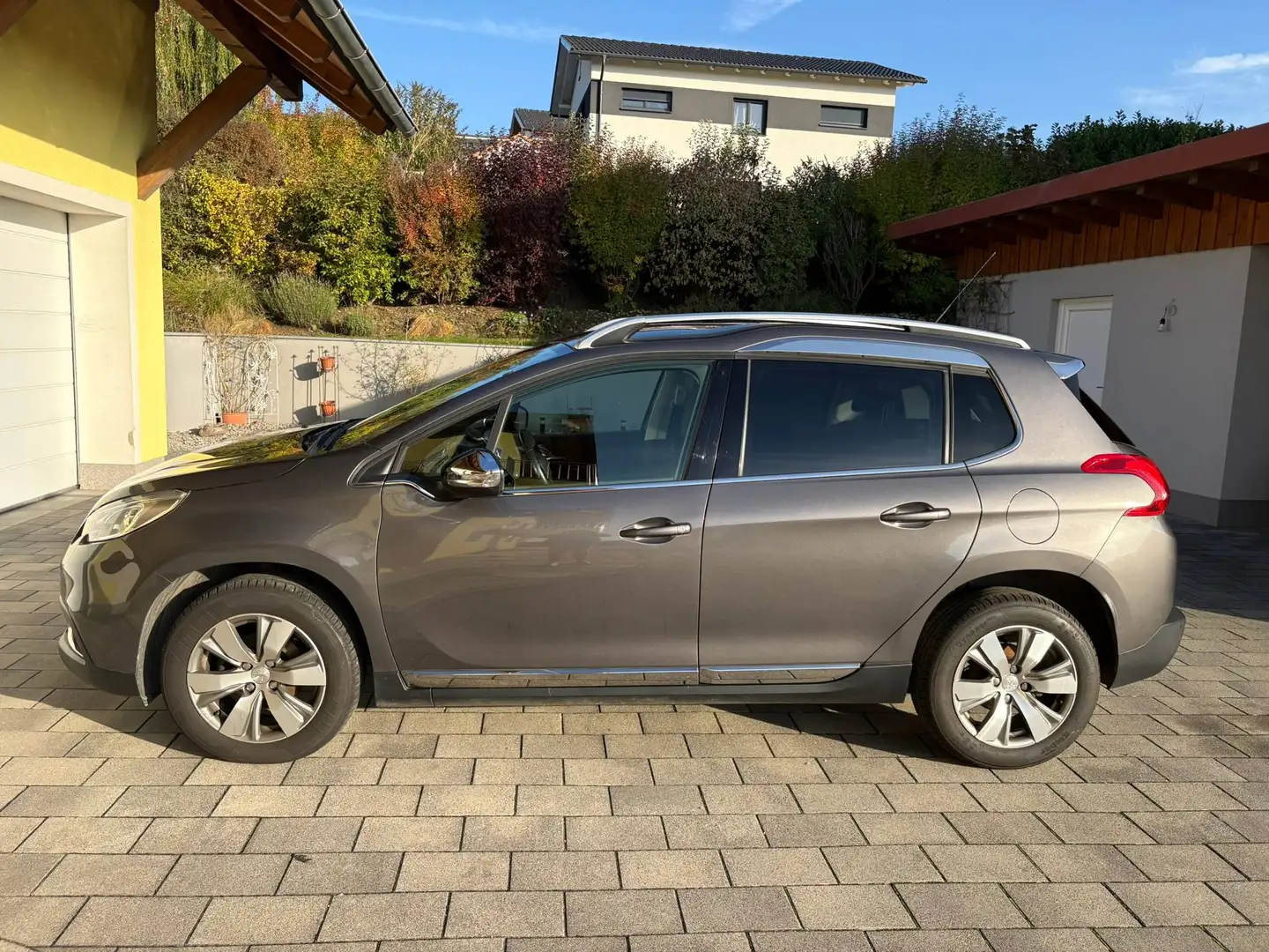 Peugeot 2008 2008 1,6 e-HDi 92 FAP Active Active Grau - 1