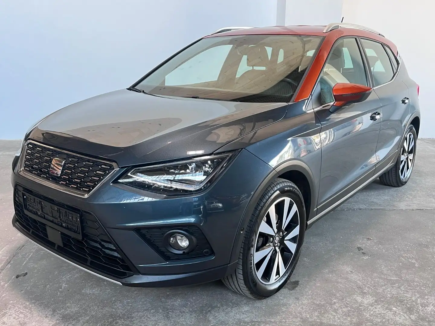 SEAT Arona Beats 1.0 Grau - 1