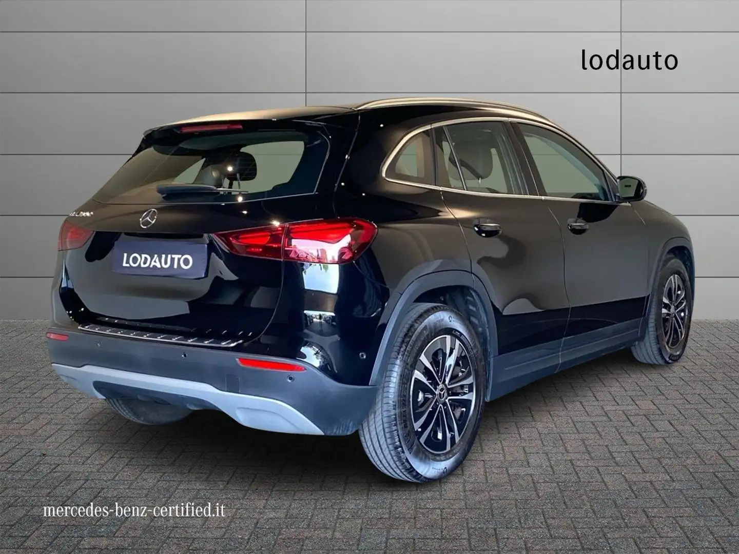 Mercedes-Benz GLA 180 GLA 180 d Automatic Advanced Černá - 2