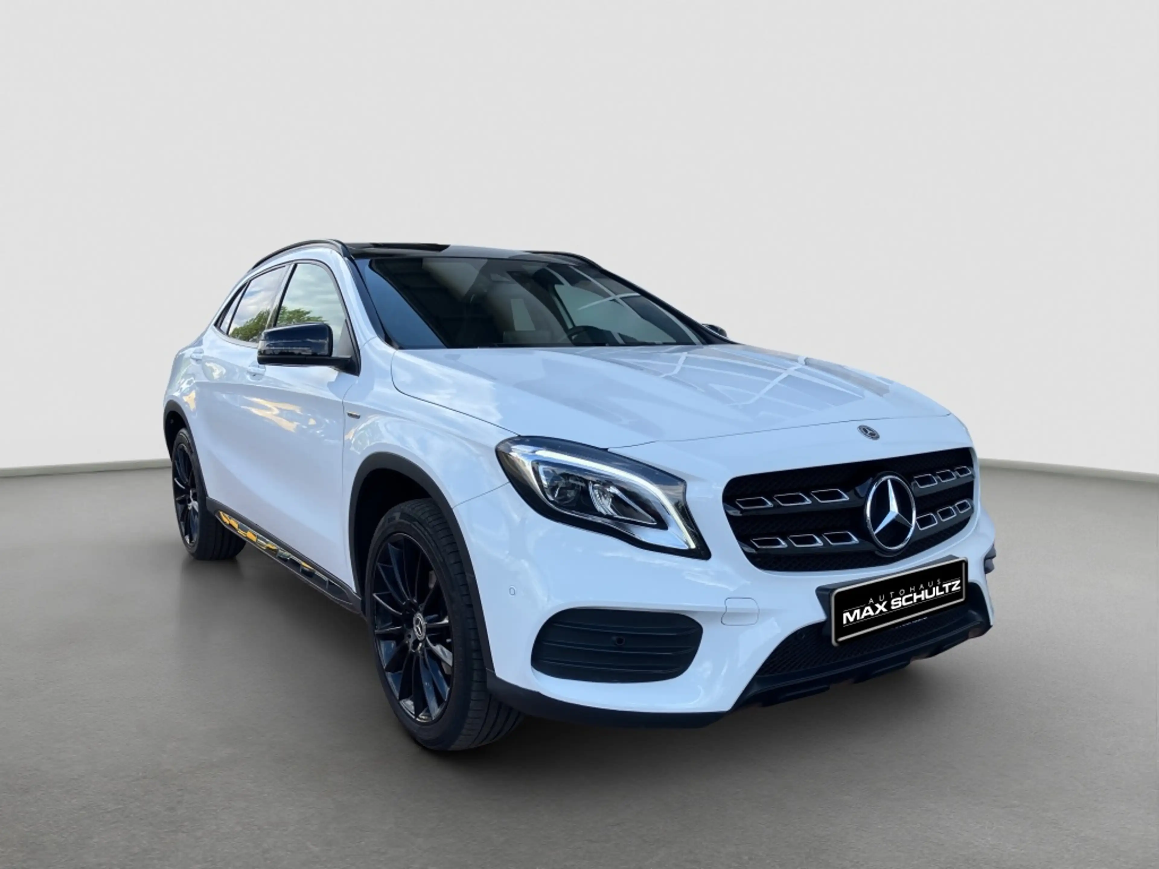 Mercedes-Benz GLA 200 AMG*NIGHT*AHK*PANO*LED*NAVI*SITZH*19ZOLL — photo 2