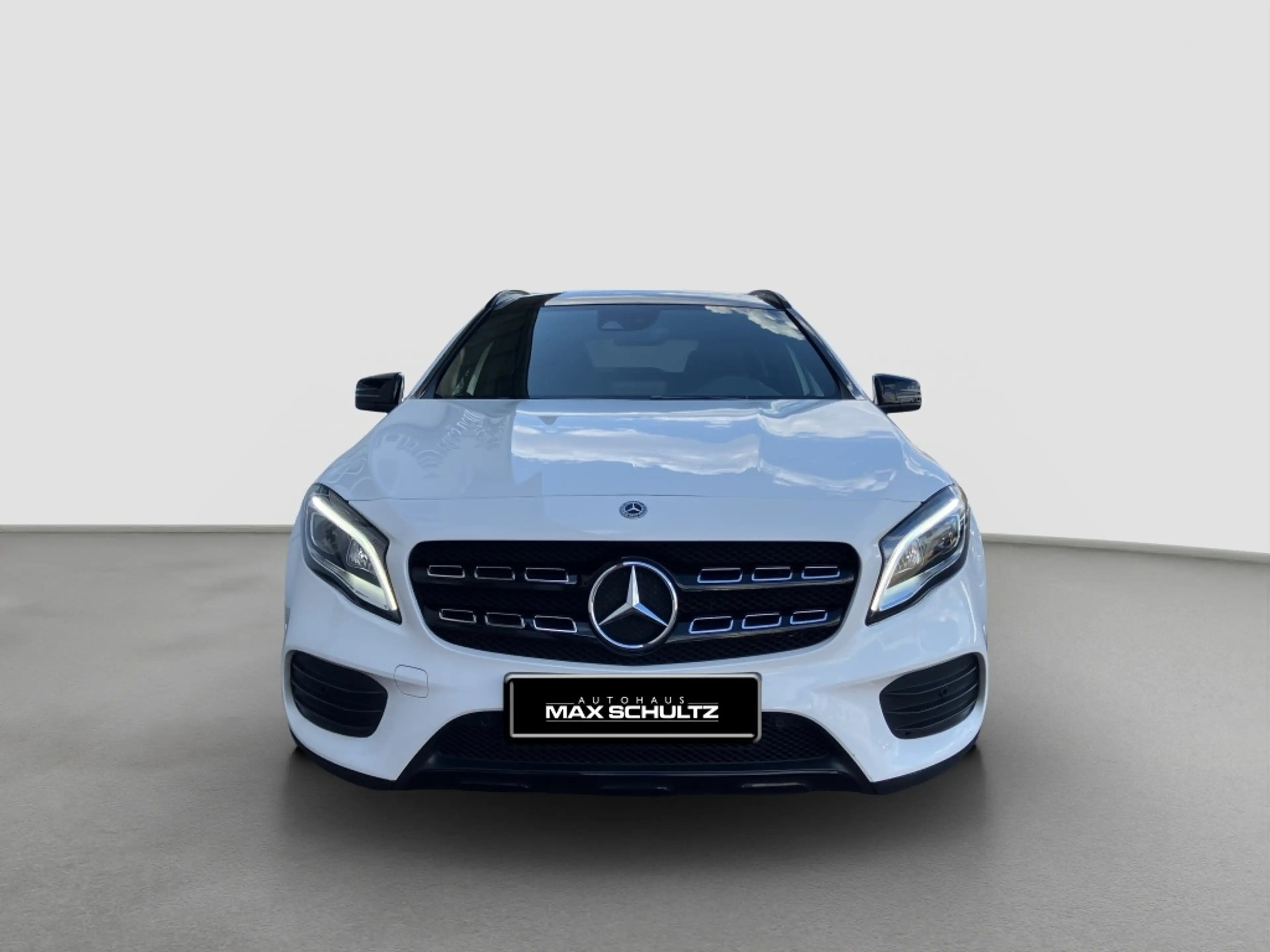 Mercedes-Benz GLA 200 AMG*NIGHT*AHK*PANO*LED*NAVI*SITZH*19ZOLL — photo 15
