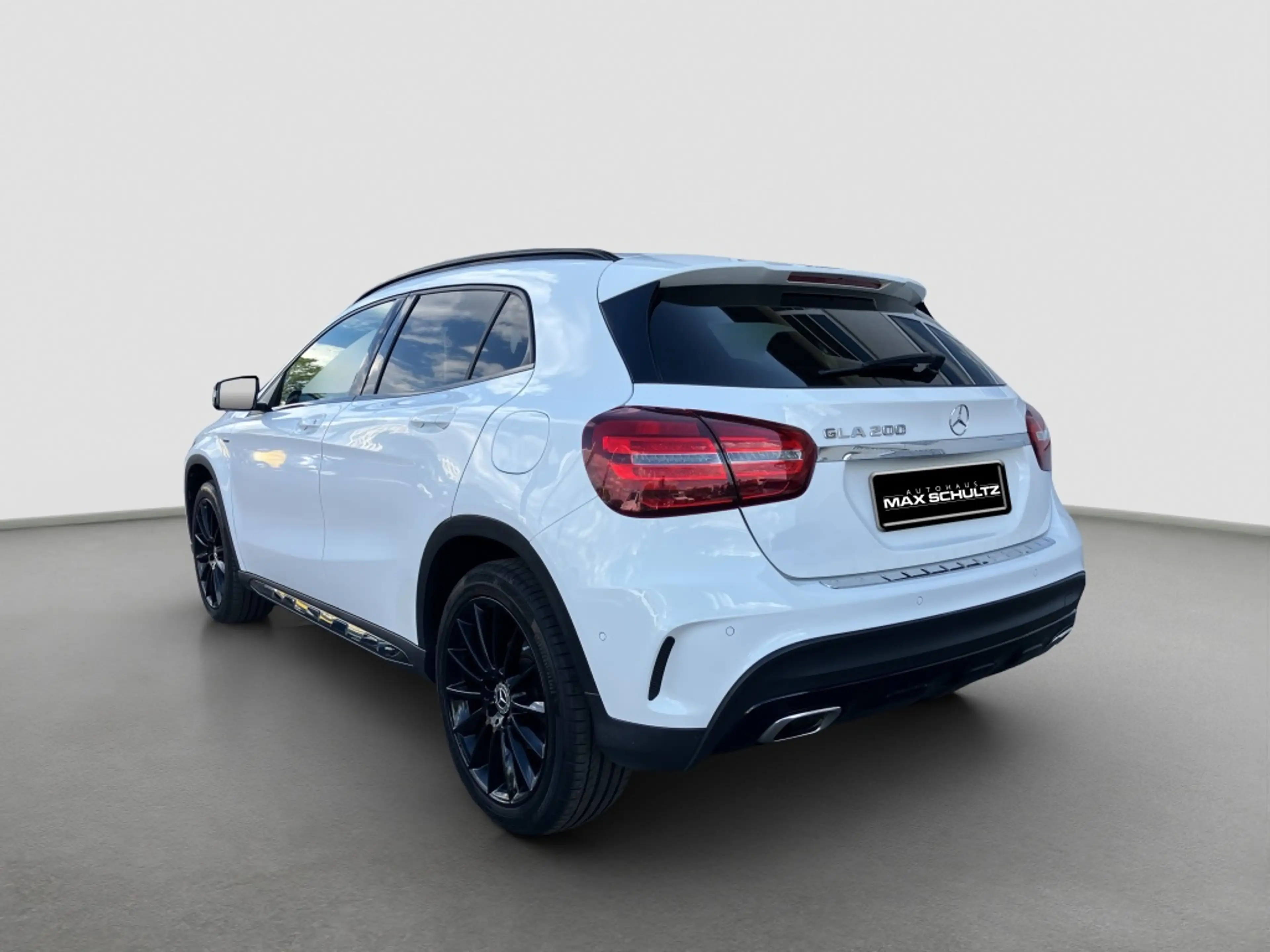 Mercedes-Benz GLA 200 AMG*NIGHT*AHK*PANO*LED*NAVI*SITZH*19ZOLL — photo 4
