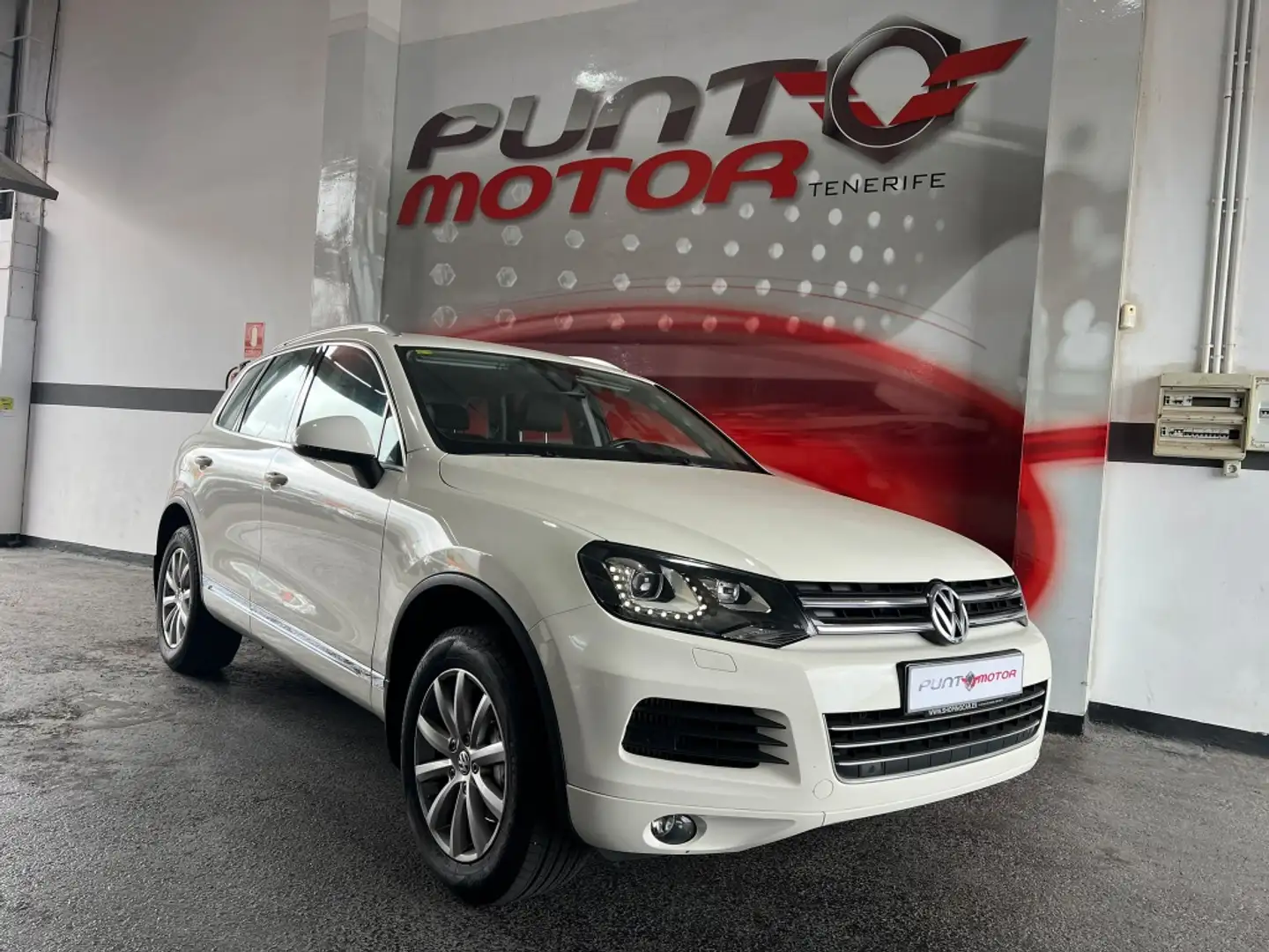 Volkswagen Touareg 3.0TDI V6 BMT Premium TerrainTech 245 Tip. Blanco - 1