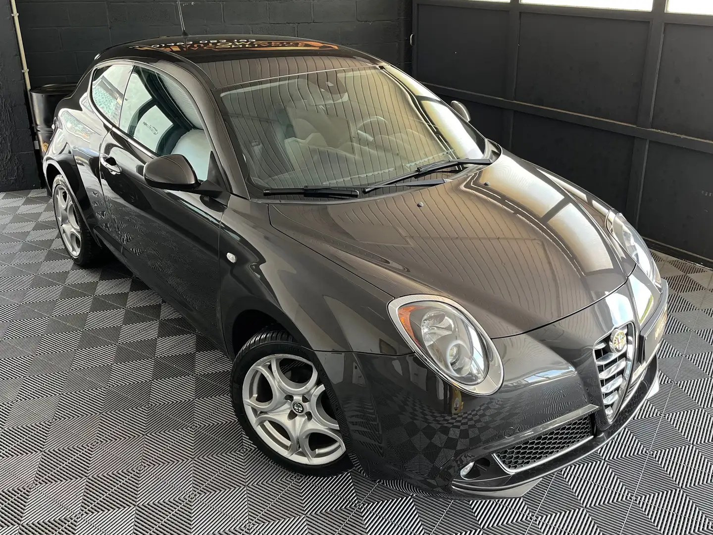Alfa Romeo MiTo 1.4i 1er propriétaire garantie 12 mois Gris - 1