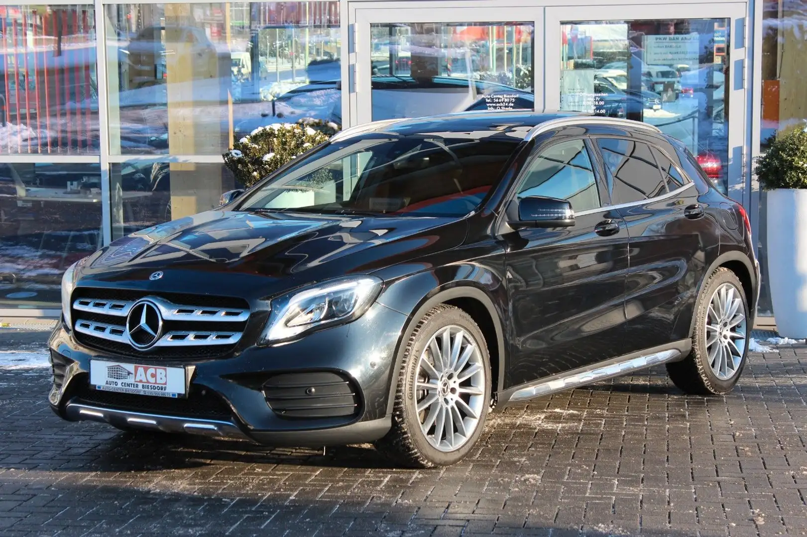 Mercedes-Benz GLA 250 4Matic AMG Line Panorama 19"LM RFK Schwarz - 2