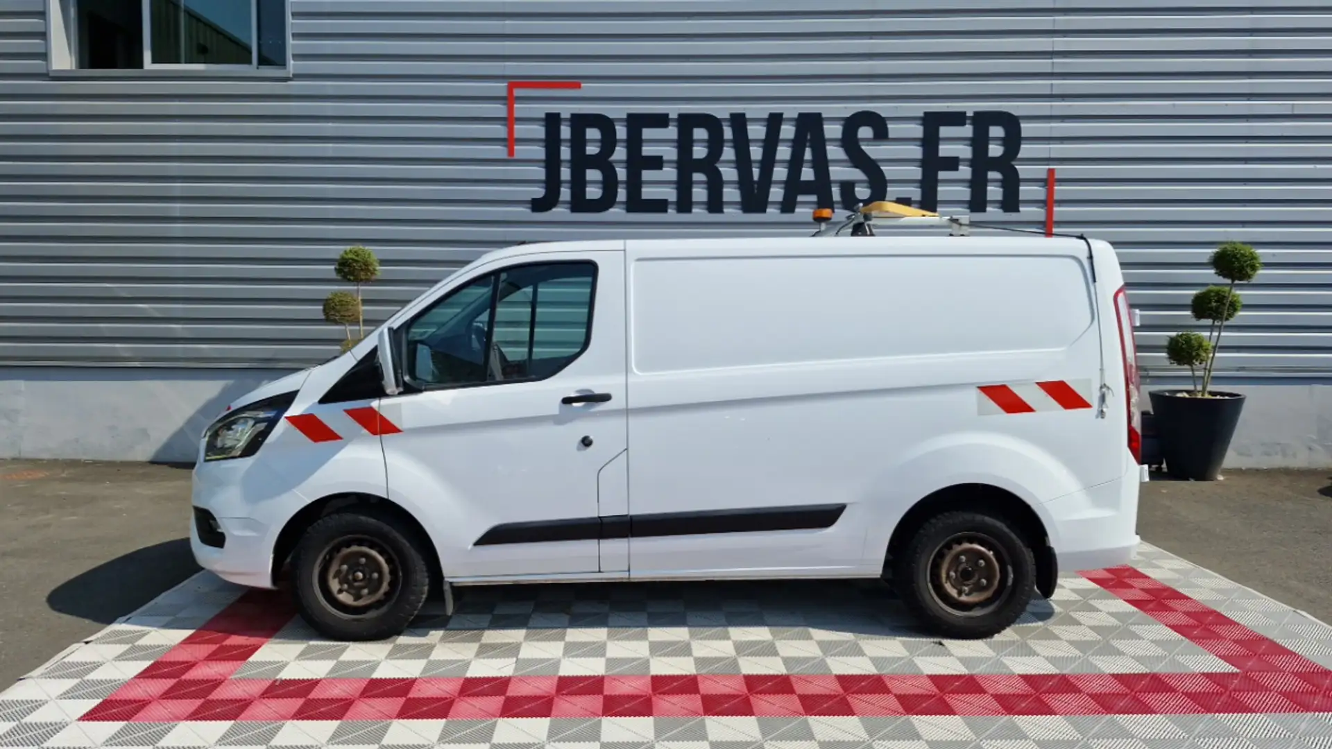 Ford FOURGON 300 L1H1 2.0 ECOBLUE 130 TREND BUSINE Белый - 1