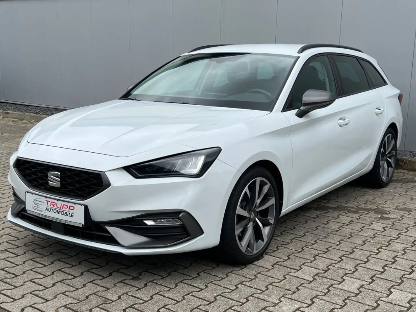 SEAT Leon 1.5 eTSI FR/LED/AHK/Virtual/R-Kam/ACC/SHZ Weiß - 2
