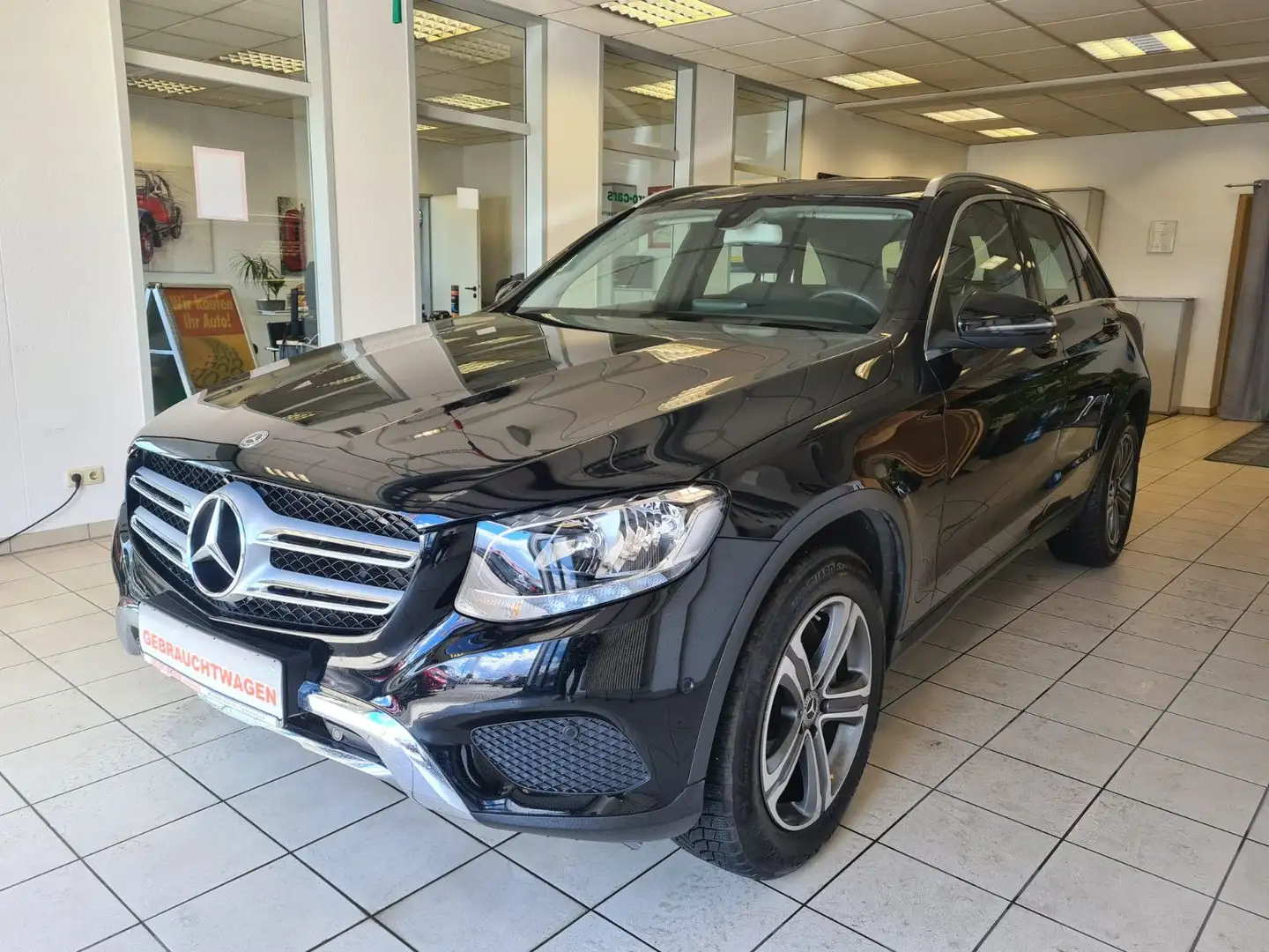 Mercedes-Benz GLC 220 4Matic/LEDER/NAVI/SCHECKHEFT Zwart - 1