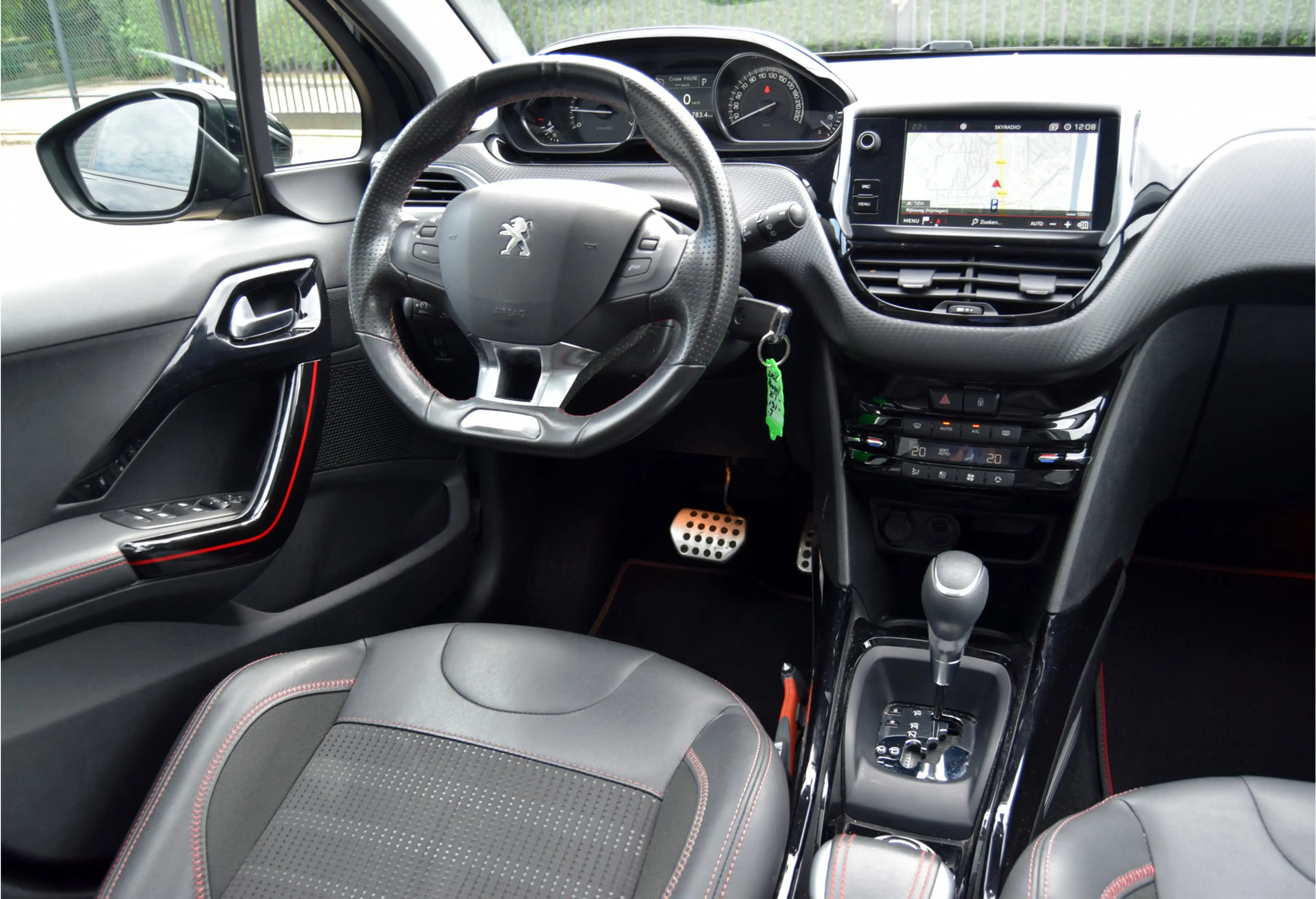 Peugeot 2008 1.2 PureTech GT-Line Automaat Nieuwe distributie — photo 14