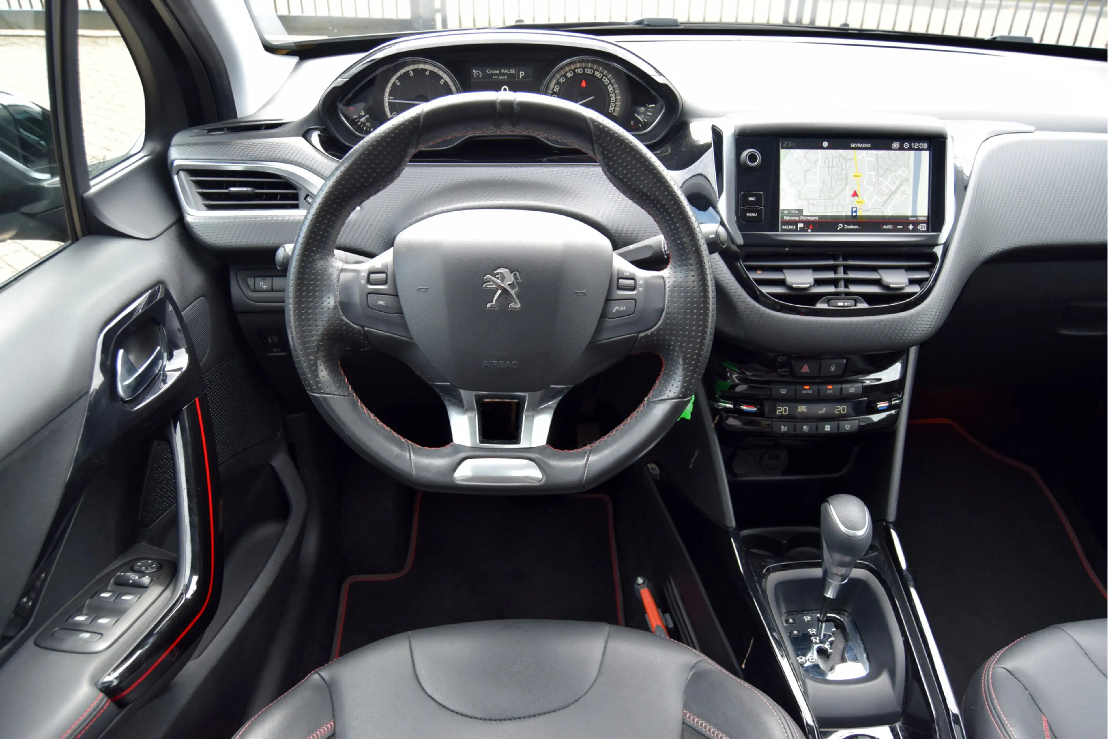 Peugeot 2008 1.2 PureTech GT-Line Automaat Nieuwe distributie — photo 13