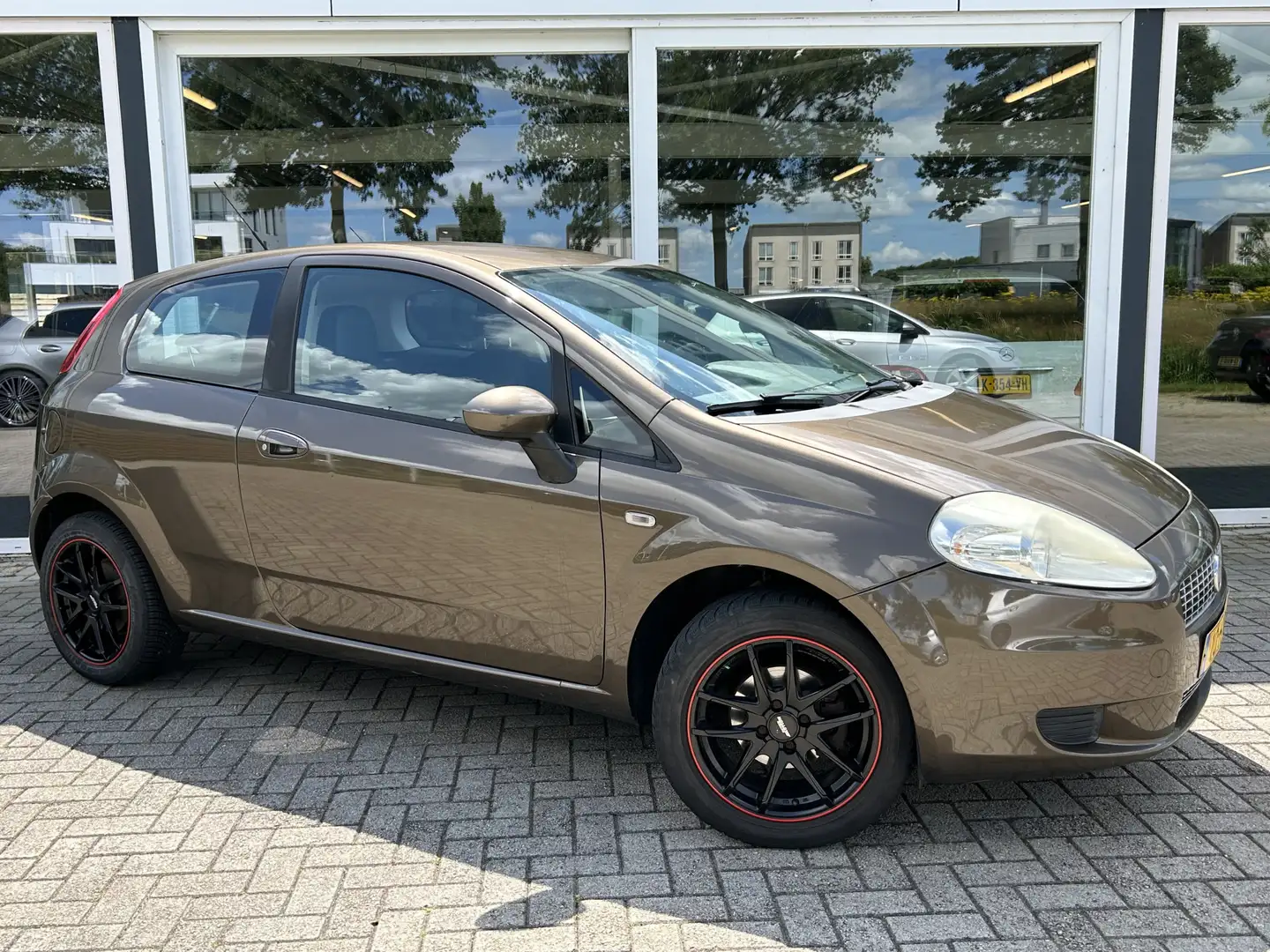 Fiat Grande Punto 1.4 Edizione Lusso Airco / LMV / APK 04-2026 Marrone - 1