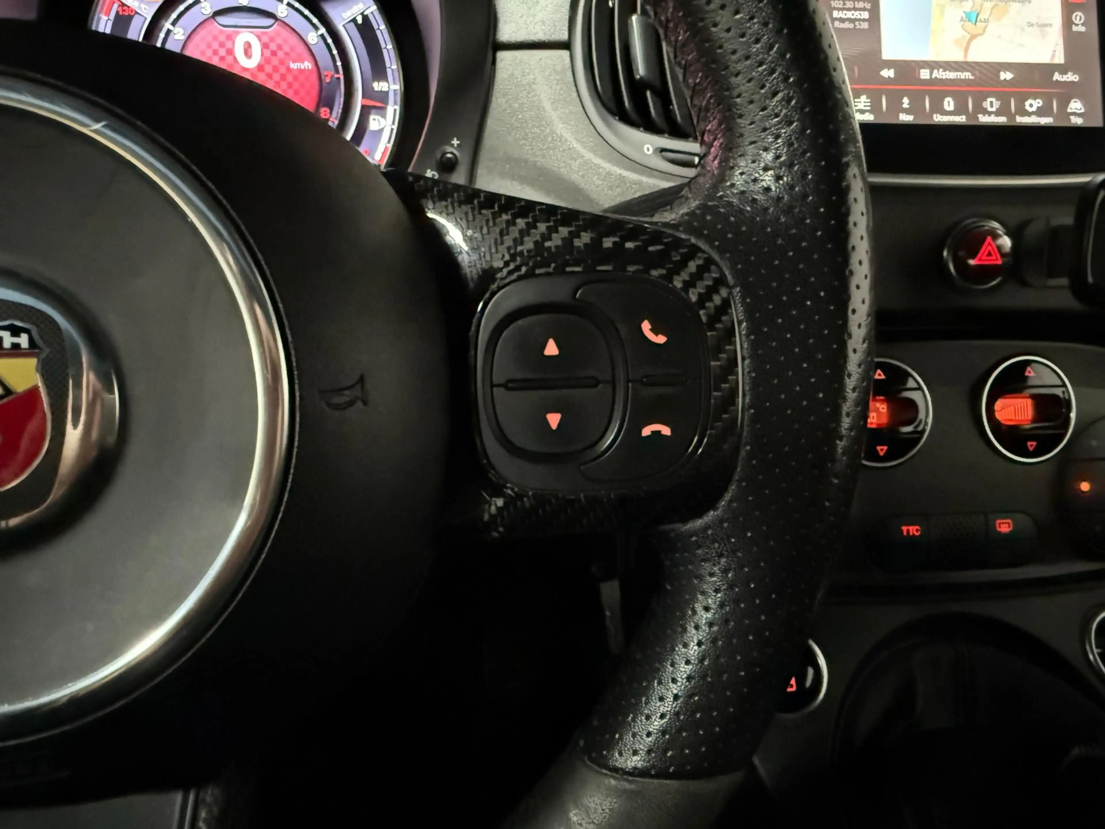 Fiat 500 Abarth 1.4 T-Jet 595 Competizione 180 pk — photo 15
