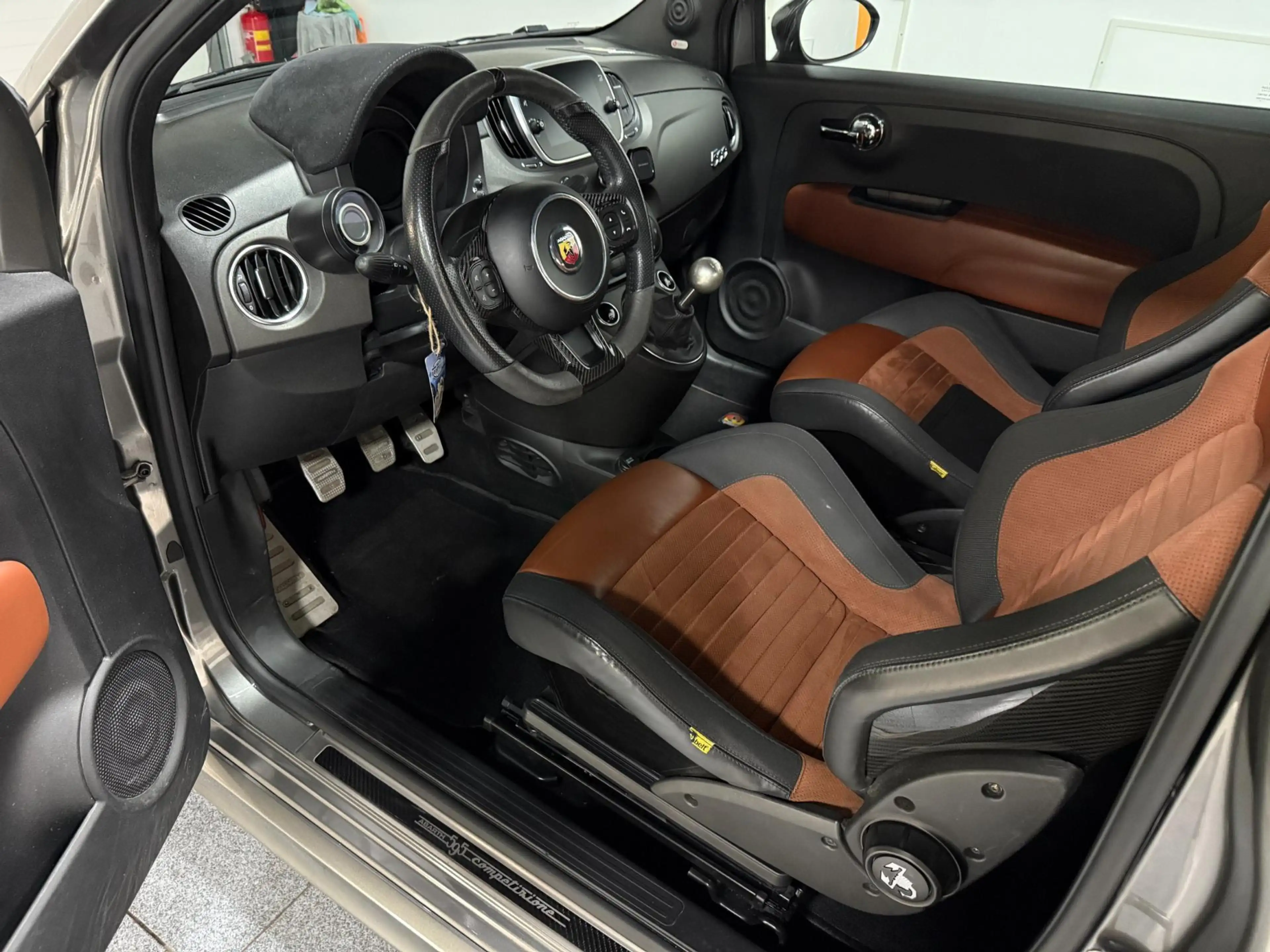Fiat 500 Abarth 1.4 T-Jet 595 Competizione 180 pk — photo 9