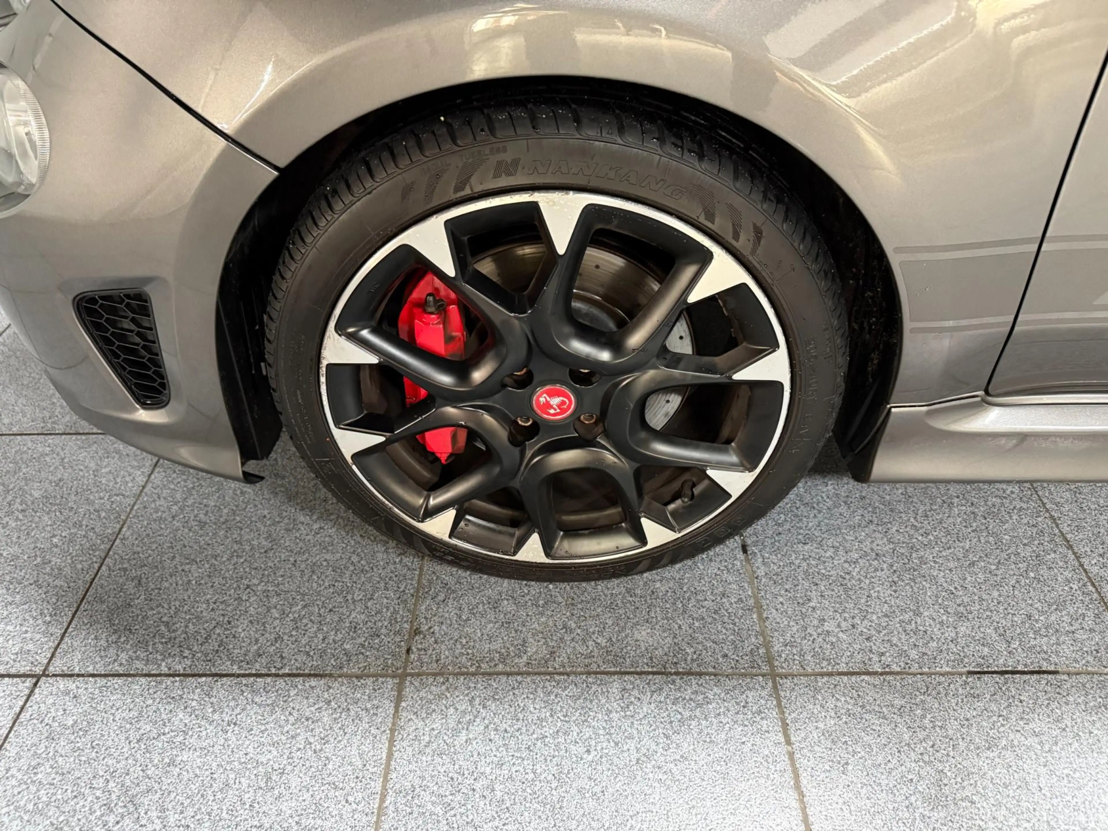 Fiat 500 Abarth 1.4 T-Jet 595 Competizione 180 pk — photo 5