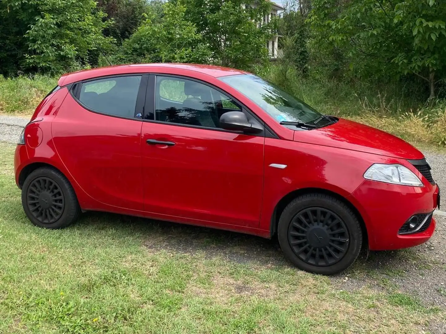 Lancia Ypsilon Ypsilon III 1.2 Elefantino ecochic Gpl 69cv my19 Rojo - 1