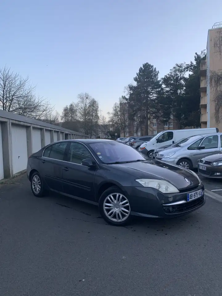 Renault Laguna III 2.0 dCi 150 FAP Initiale A