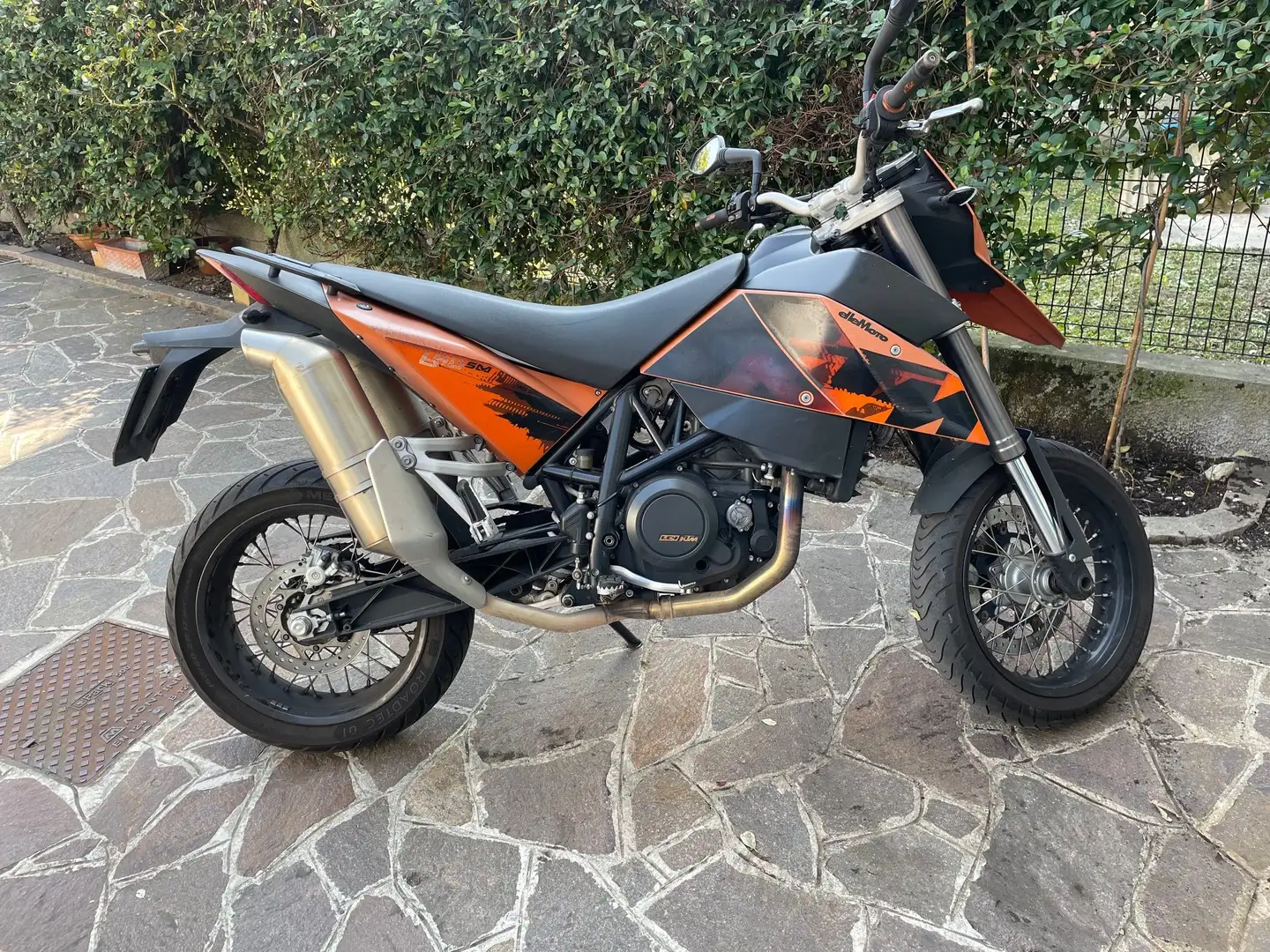 KTM 690 Supermoto Arancione - 1