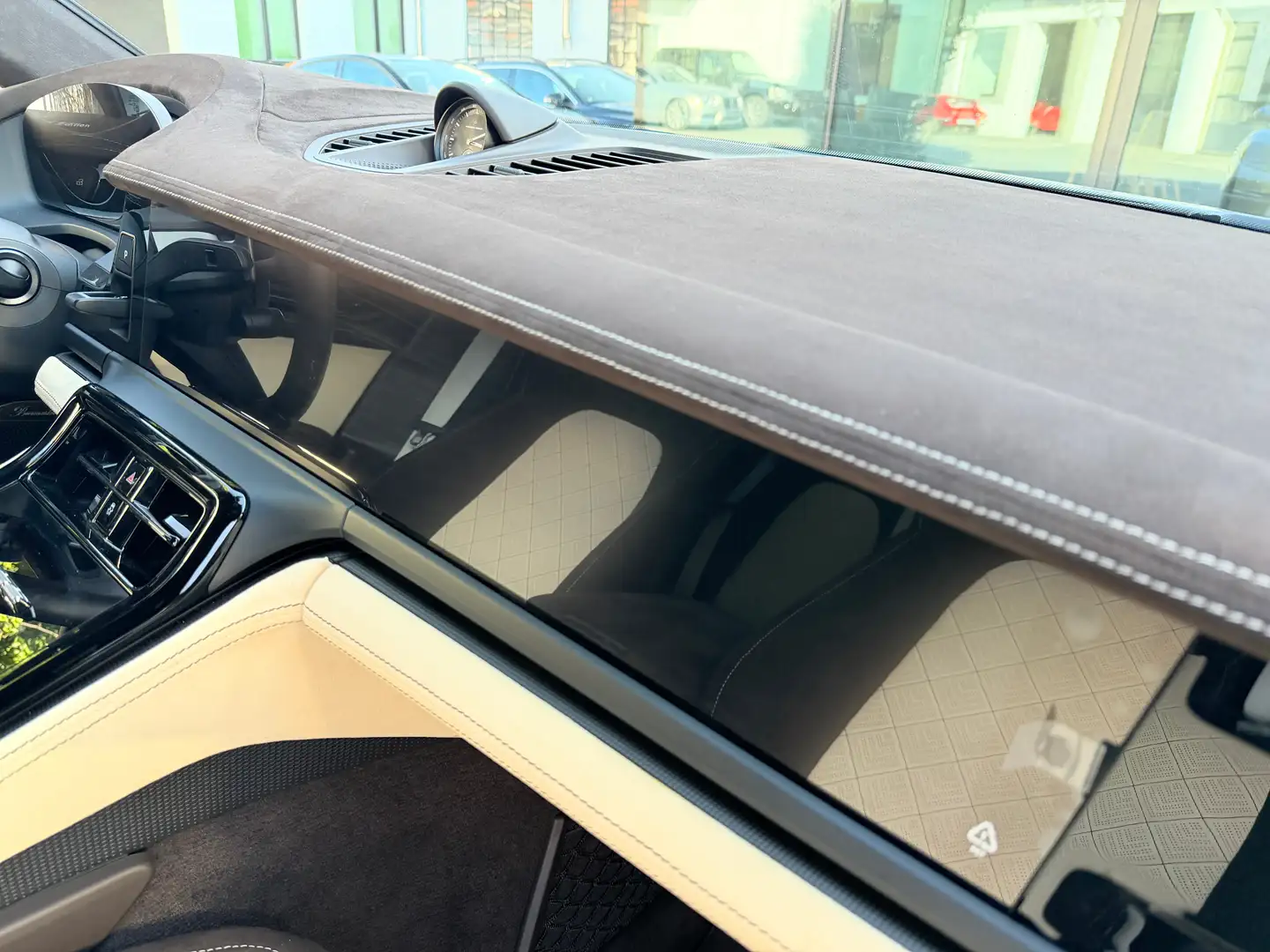 Porsche Panamera Turbo E Hybrid - Alcantara Interieur mit Steppung, Einzelanfertigung, 2-farbig Beige - 2