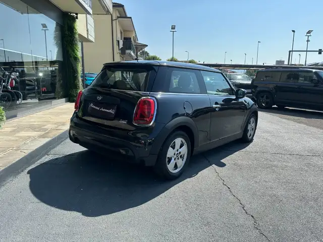 MINI Hatch view 4