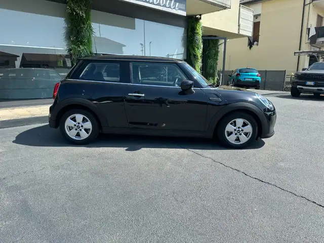 MINI Hatch view 3
