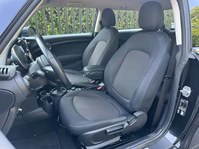 MINI Hatch view 6