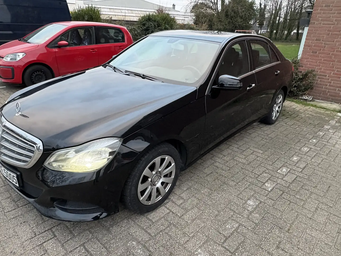 Mercedes-Benz E 220 E 220 BlueTec 2.Hand Sehr Gepflegt Schwarz - 2