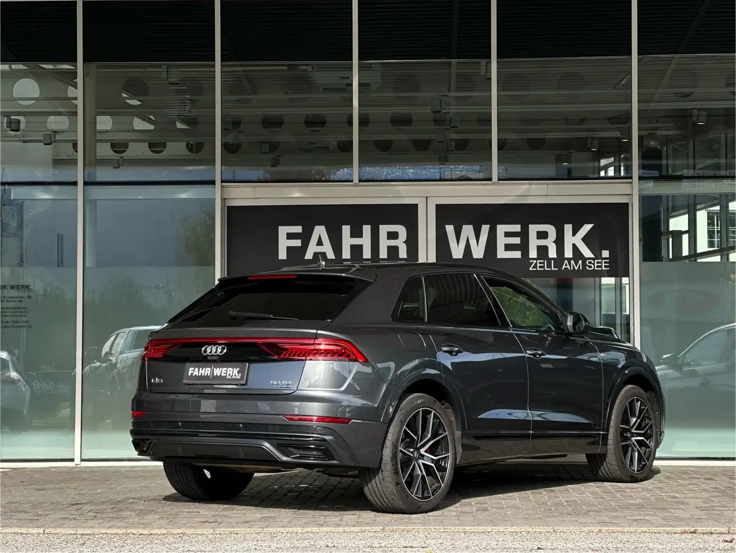 Audi Q8 50 TDI quattro Grau - 2