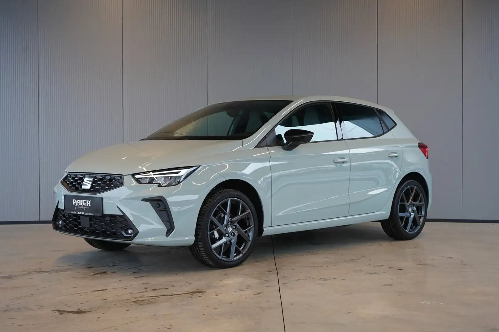 SEAT Ibiza FR Edition 1.0 TSI 95PS Grau - 1