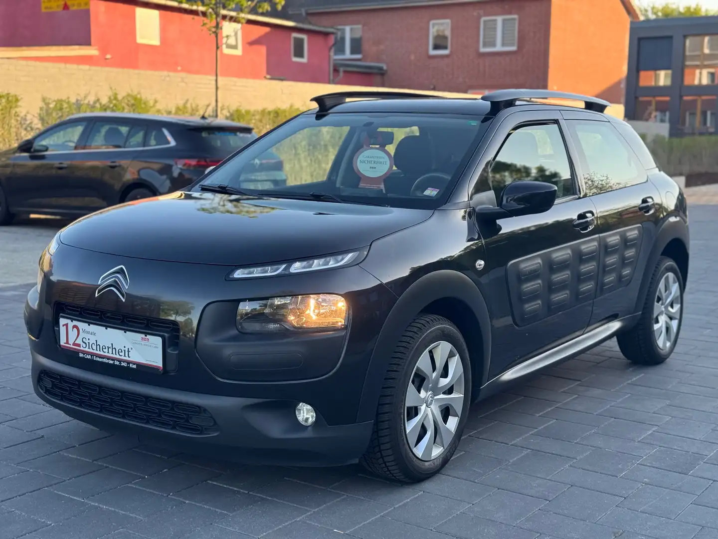 Citroen C4 Cactus Feel / TÜV NEU / Schwarz - 1