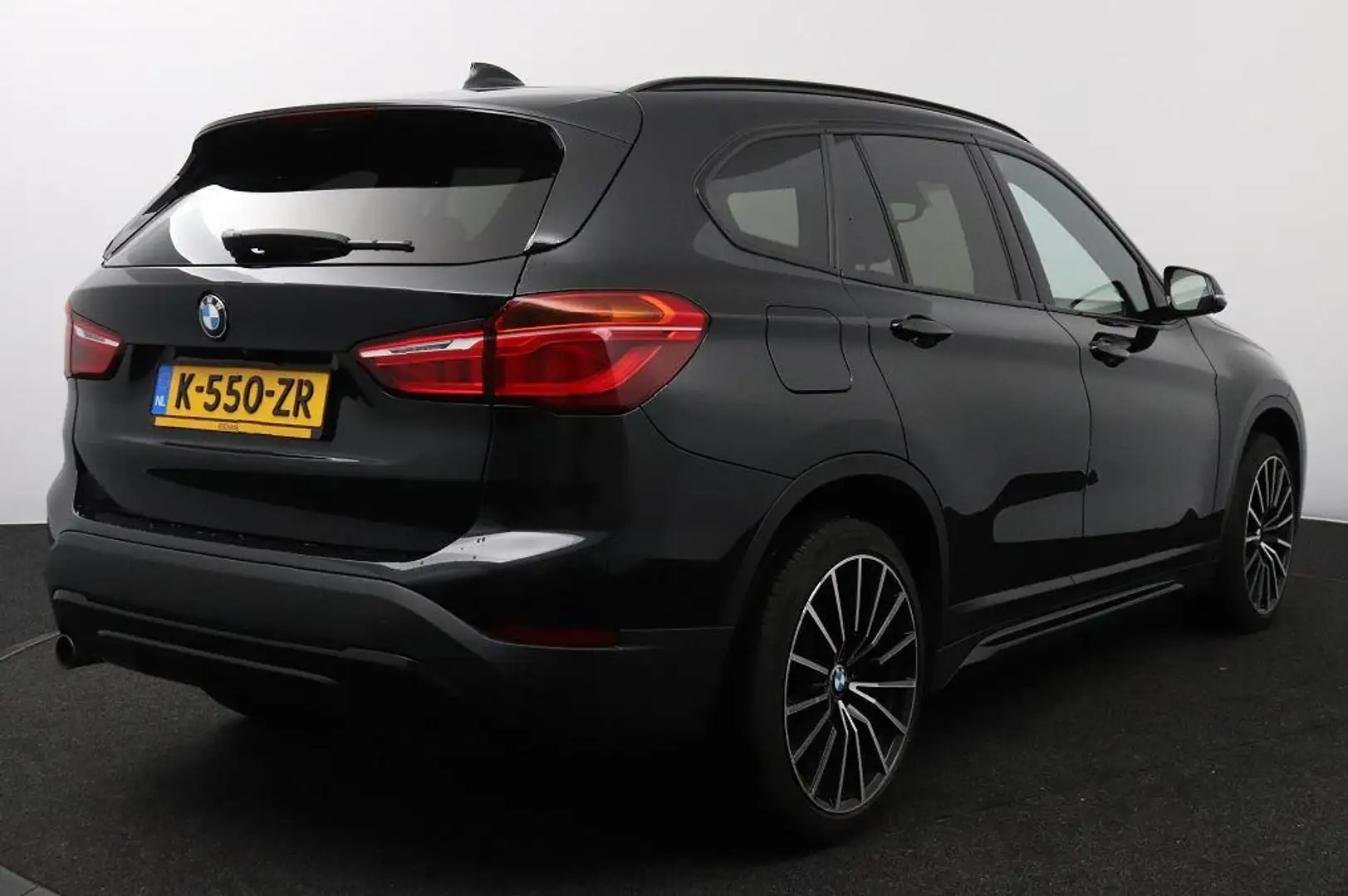 BMW X1 sDrive18i High Executive | Leder | Panoramadak | C Noir - 2