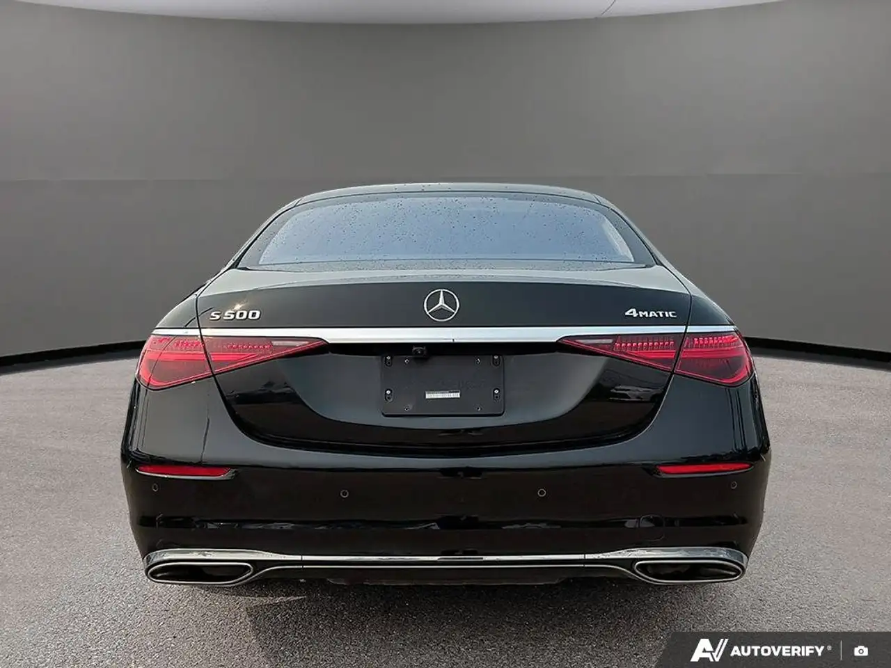 Mercedes-Benz S-Class снимка Mercedes-Benz S-Class