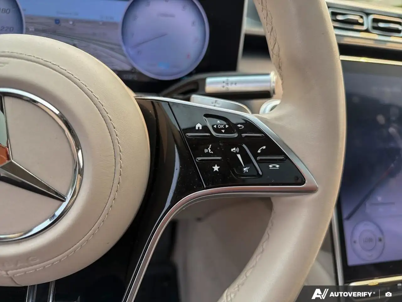 Mercedes-Benz S-Class снимка Mercedes-Benz S-Class
