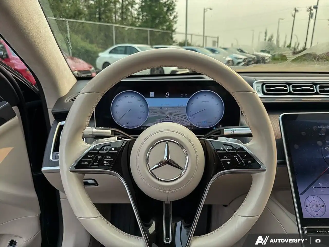 Mercedes-Benz S-Class снимка Mercedes-Benz S-Class