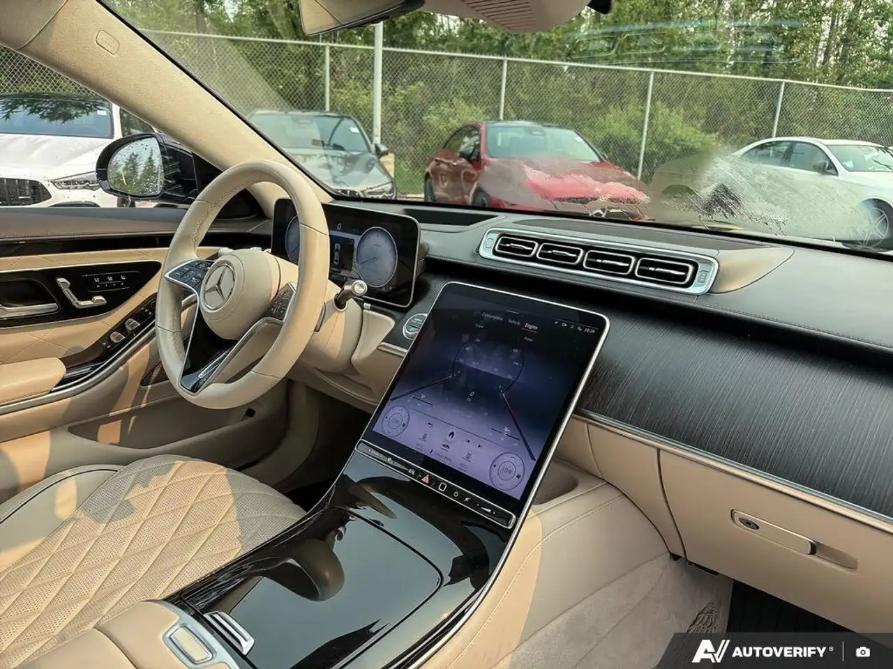 Mercedes-Benz S-Class снимка Mercedes-Benz S-Class