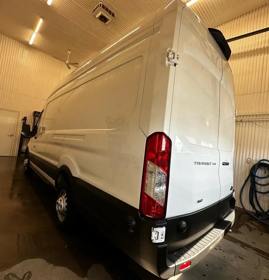 Ford Transit Cargo Van снимка Ford Transit Cargo Van