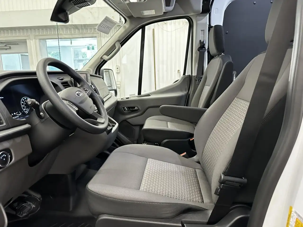 Ford Transit Cargo Van снимка Ford Transit Cargo Van
