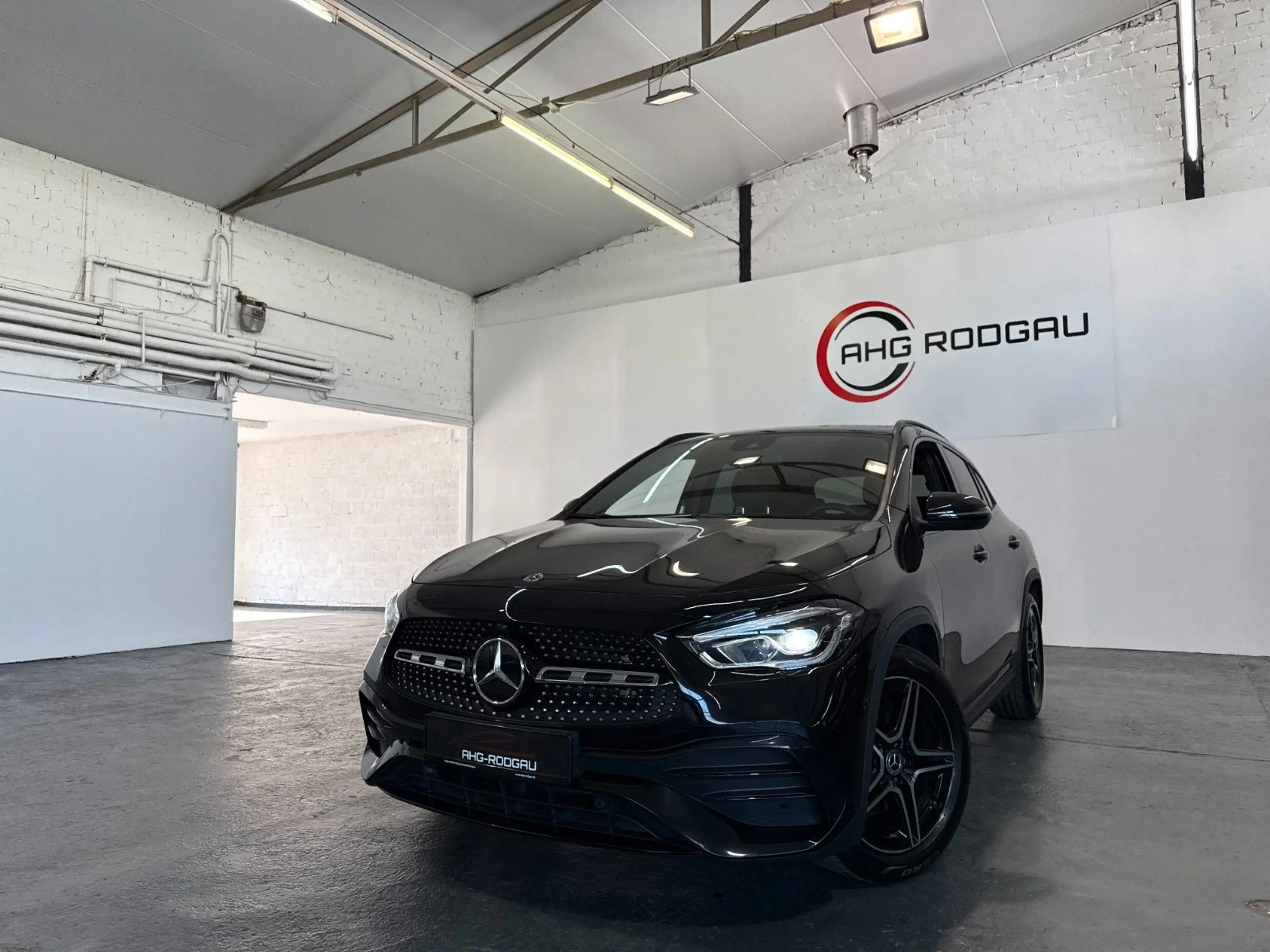Mercedes-Benz GLA 200 d/LED/NIGHT/AMG-Line/TOD/PARK — photo 6