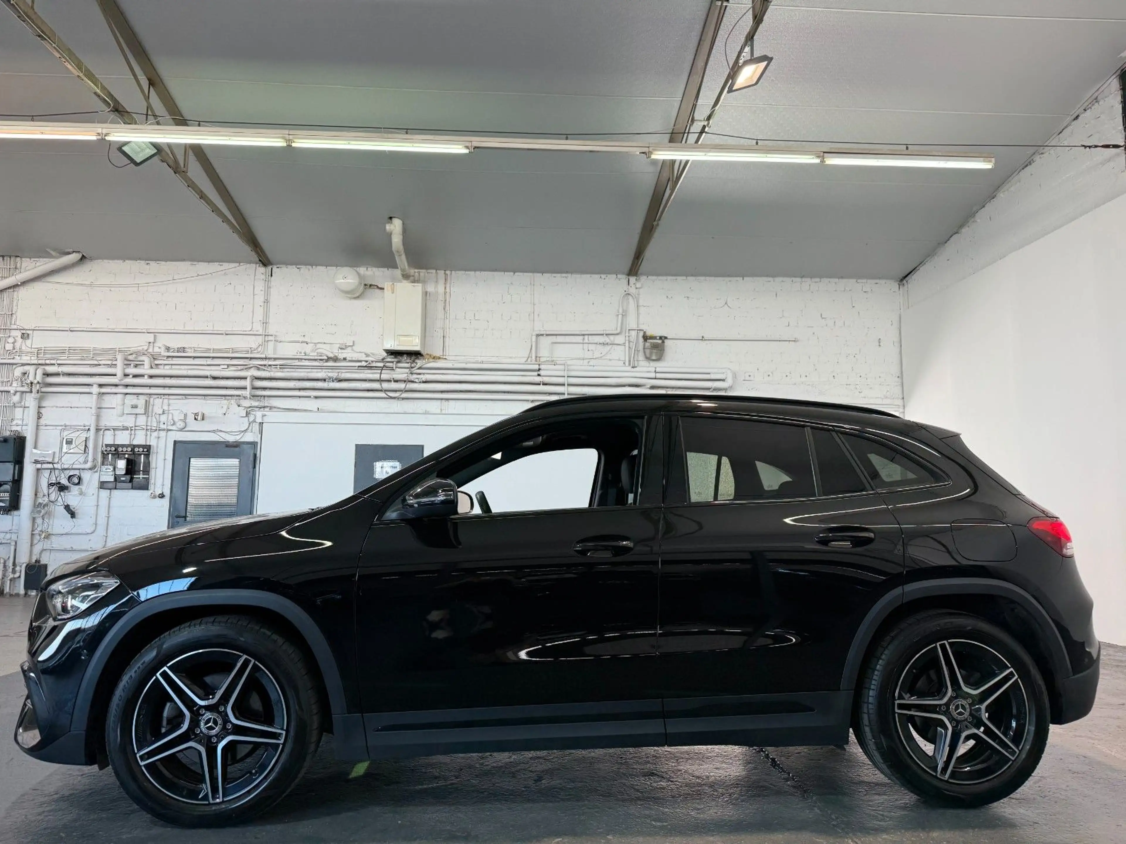 Mercedes-Benz GLA 200 d/LED/NIGHT/AMG-Line/TOD/PARK — photo 10