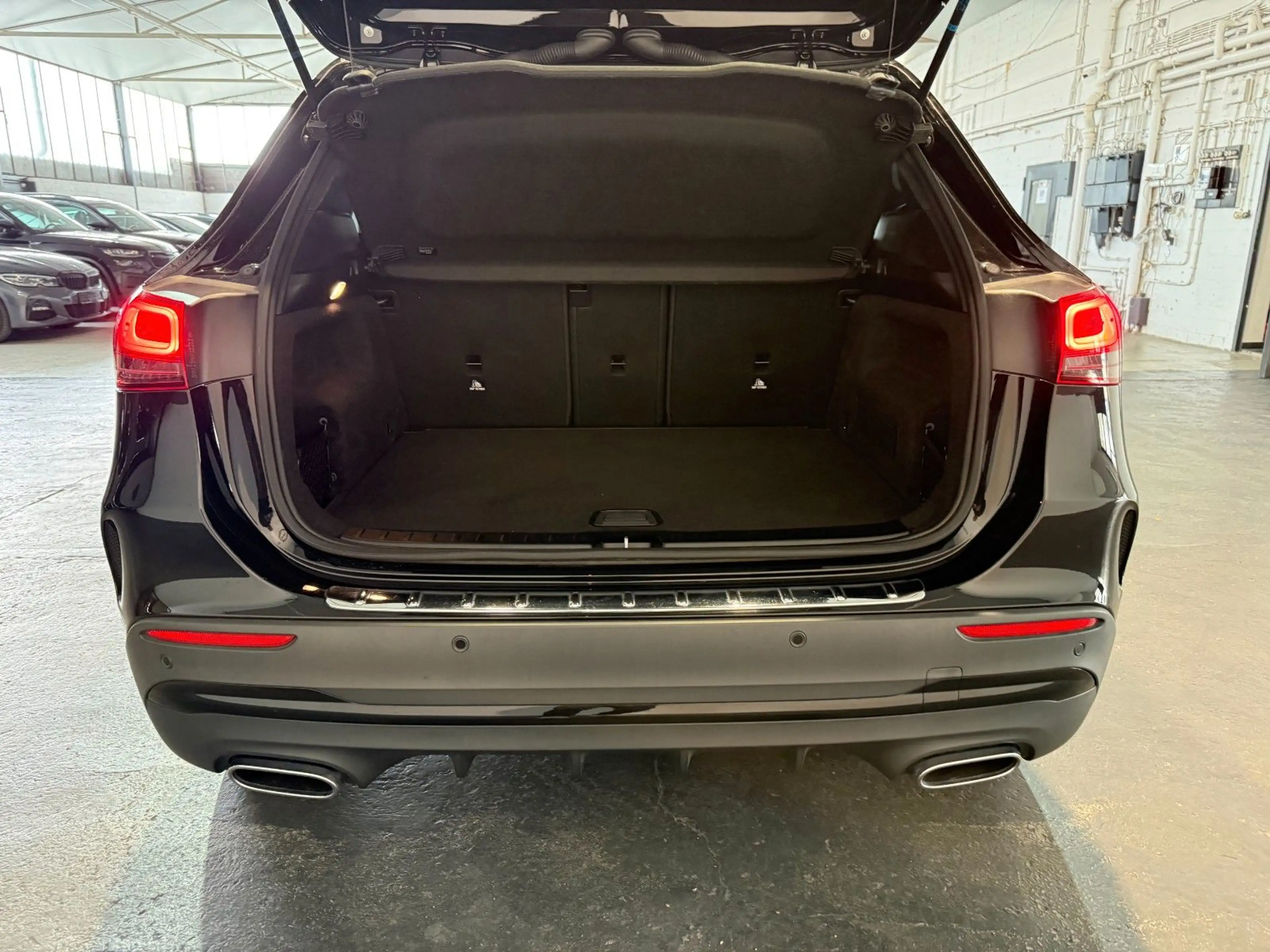 Mercedes-Benz GLA 200 d/LED/NIGHT/AMG-Line/TOD/PARK — photo 13