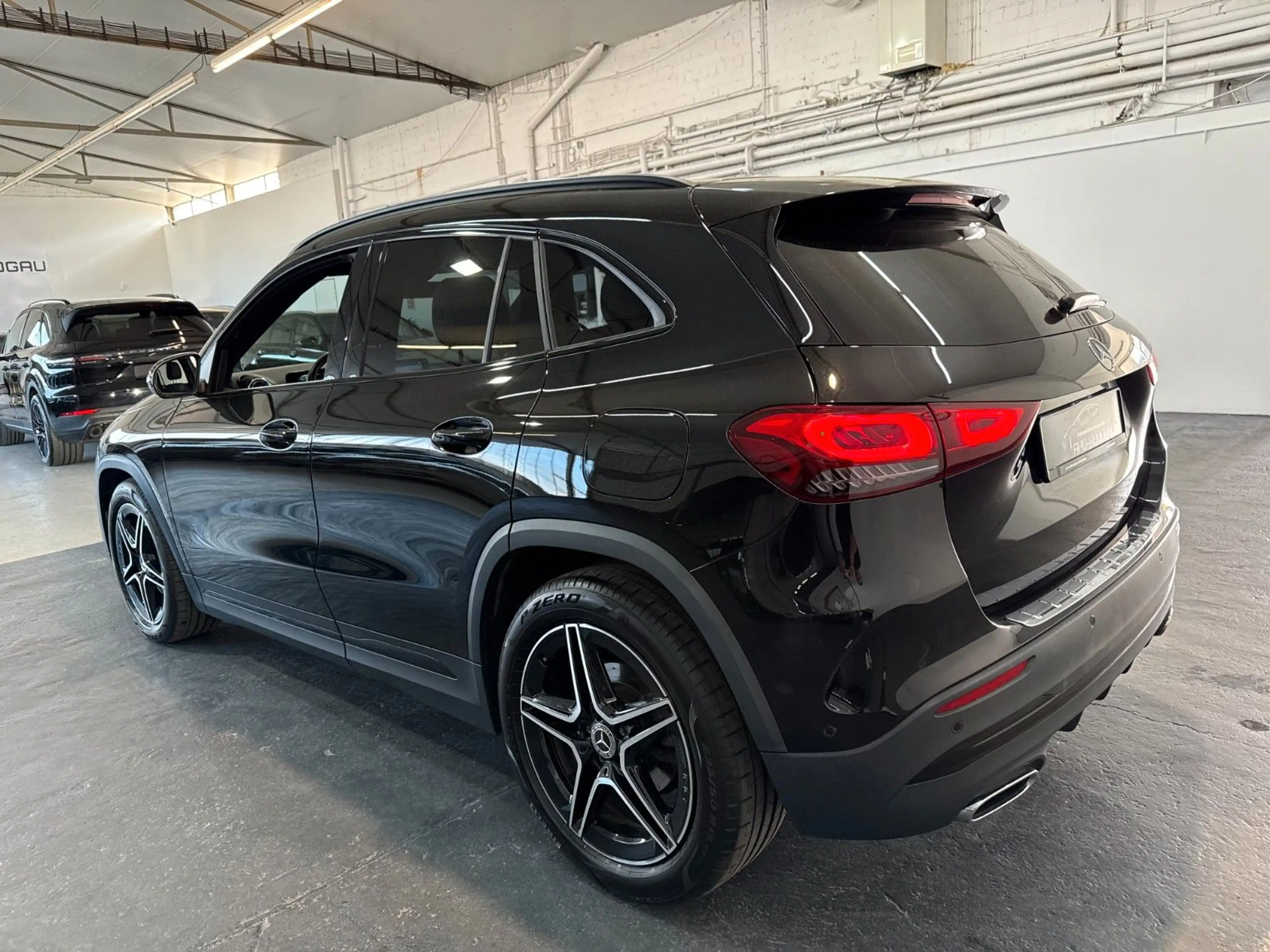 Mercedes-Benz GLA 200 d/LED/NIGHT/AMG-Line/TOD/PARK — photo 7