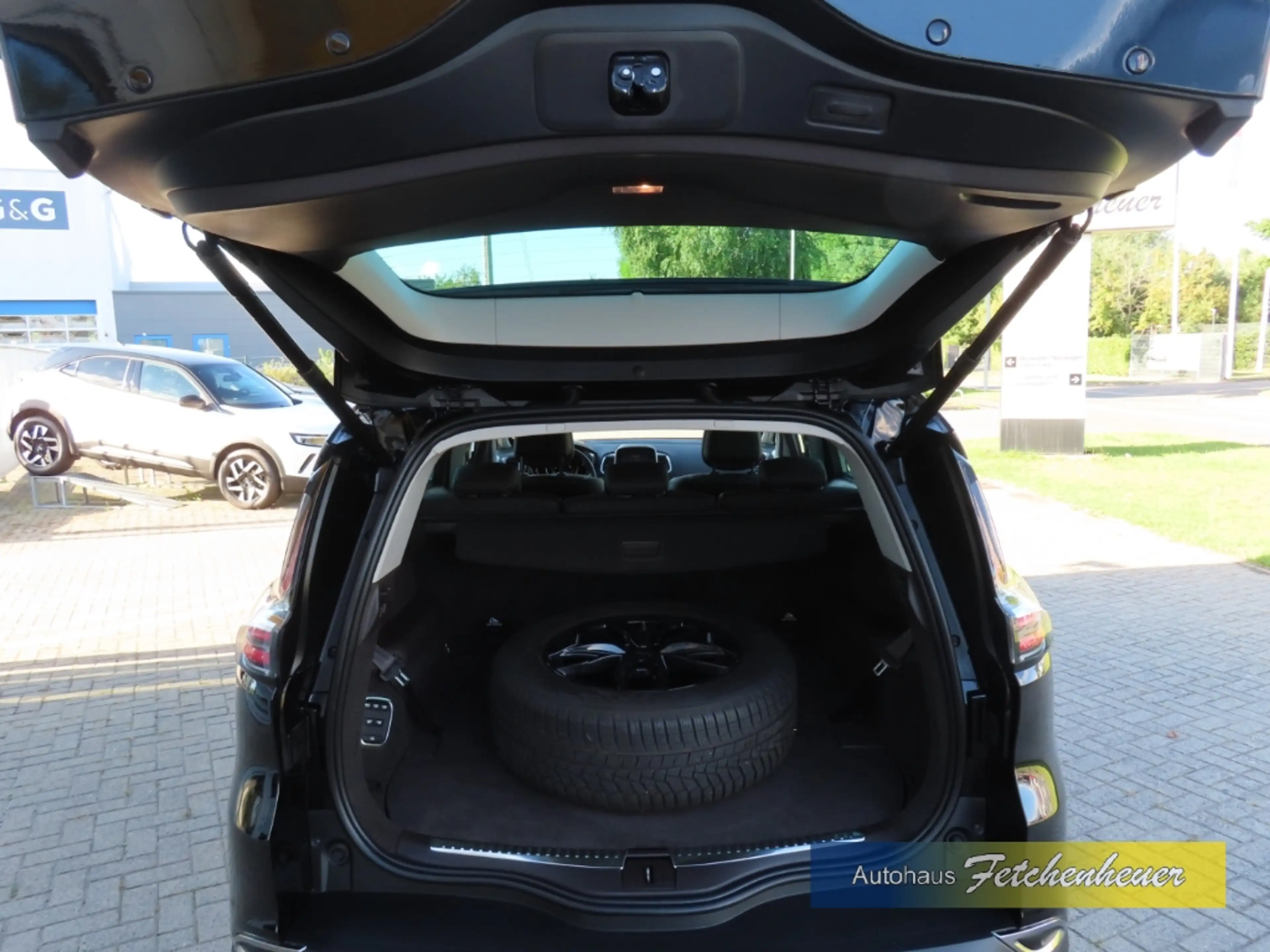 Renault Espace V Aut.  NAVI+LED+RFK+SHZ+TWA+TEMP+7Si+AHK — photo 9