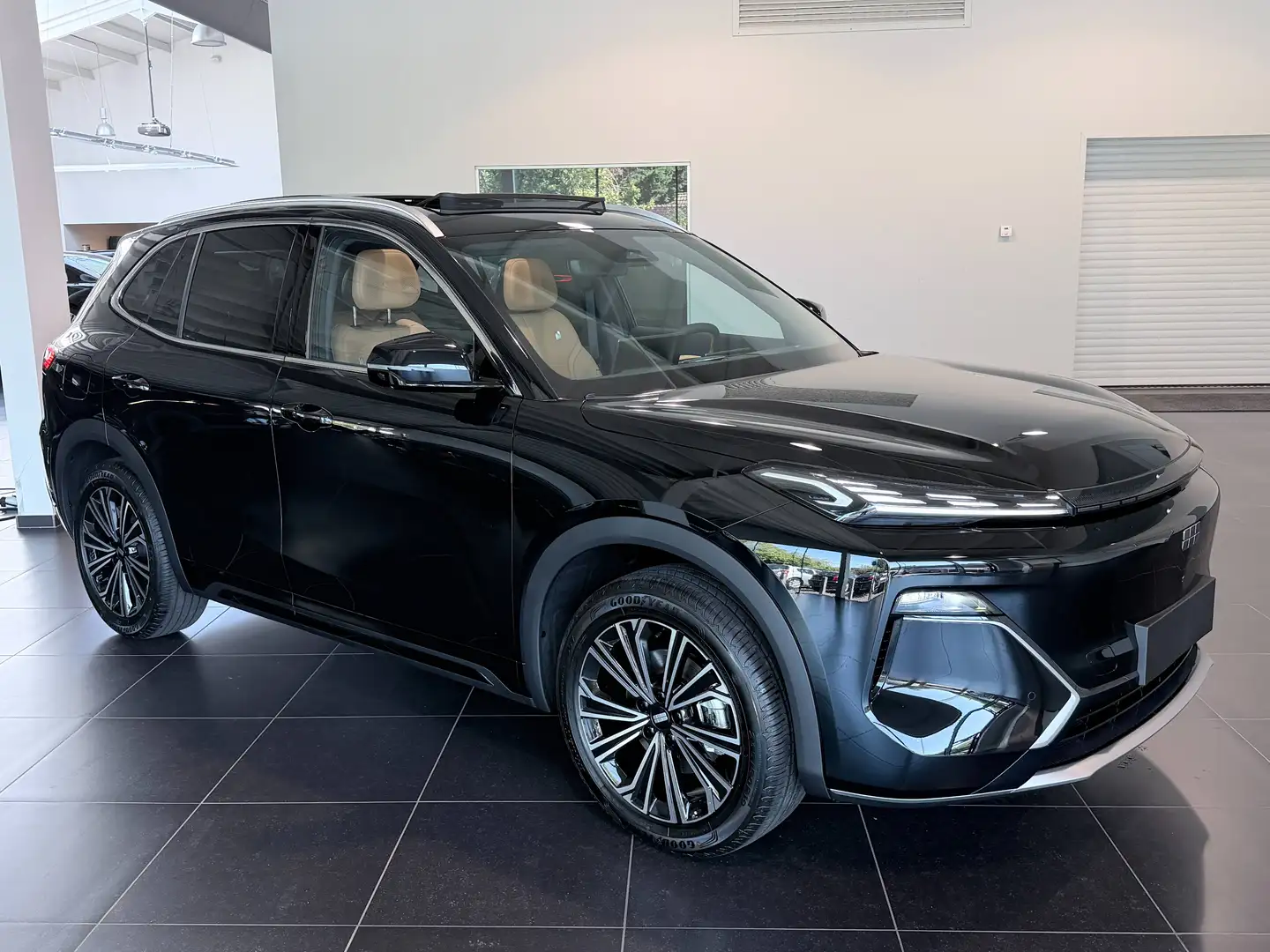 Geely Starray EM-i 1.5 PHEV MAX+ 136KM EV / Panorama / Sound System / Head-Up / Full Led Schwarz - 2