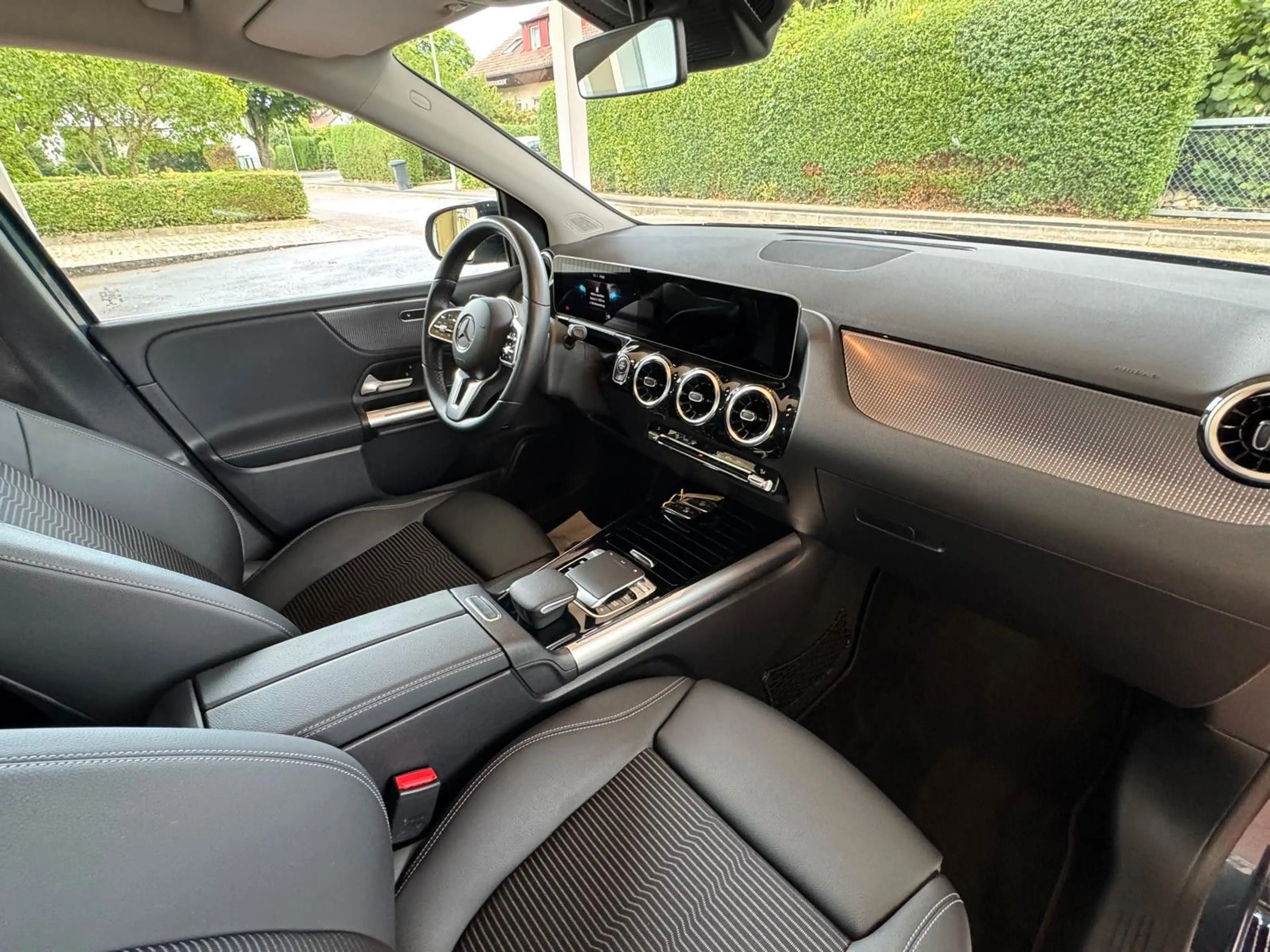 Mercedes-Benz B 220 D **ACC/VC/CAM/LED/NAVI/SHZ** — photo 12