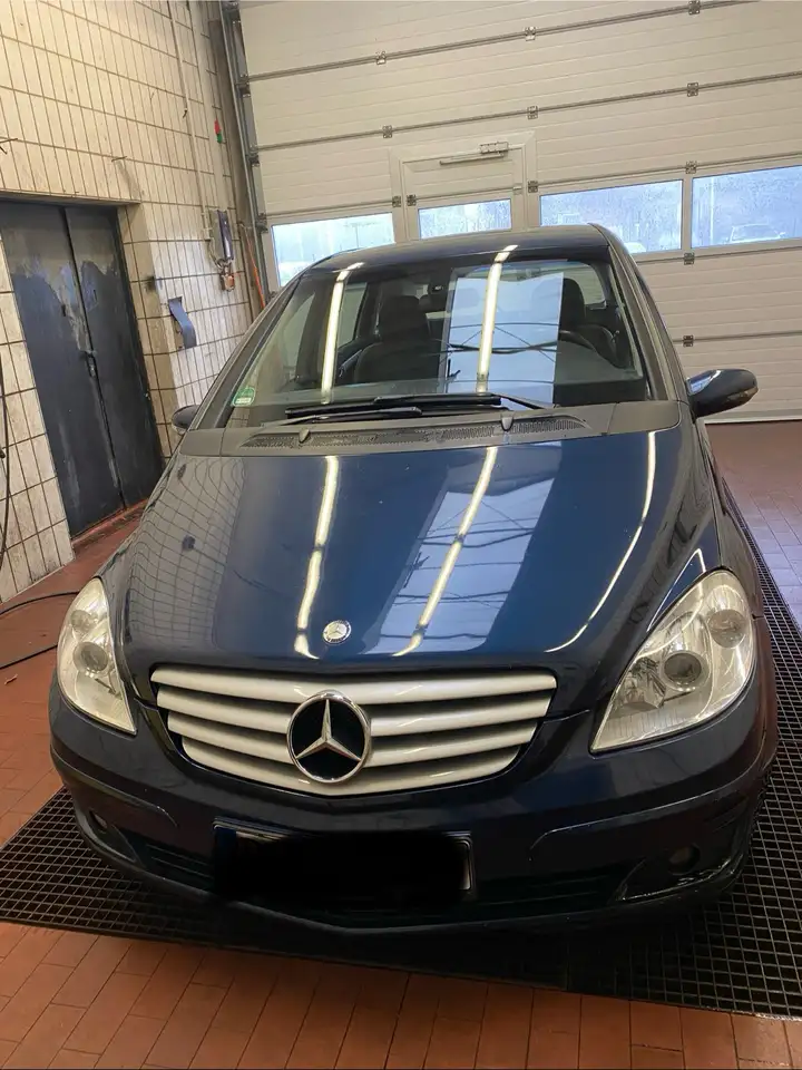Mercedes-Benz B 200