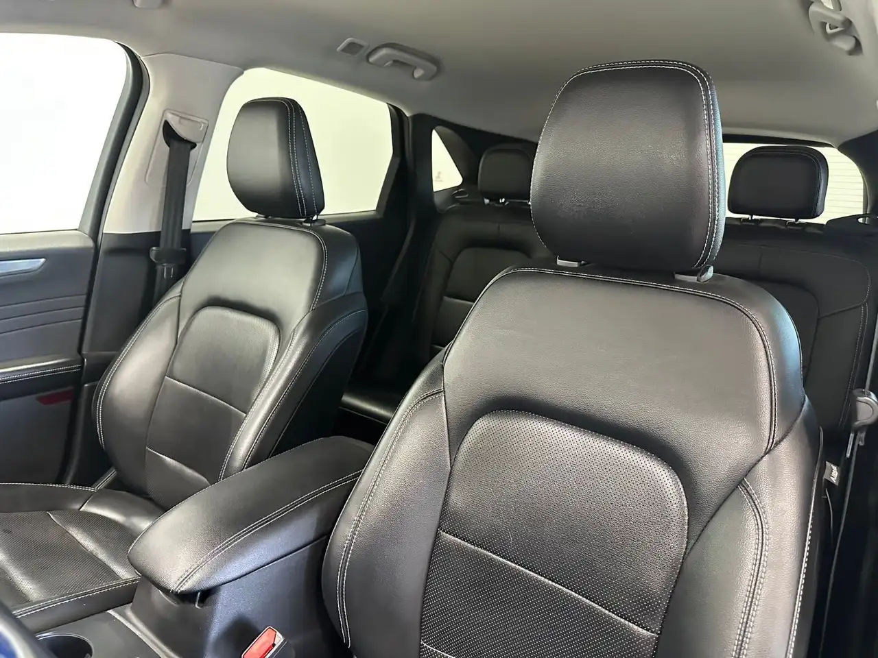 Ford Escape снимка Ford Escape